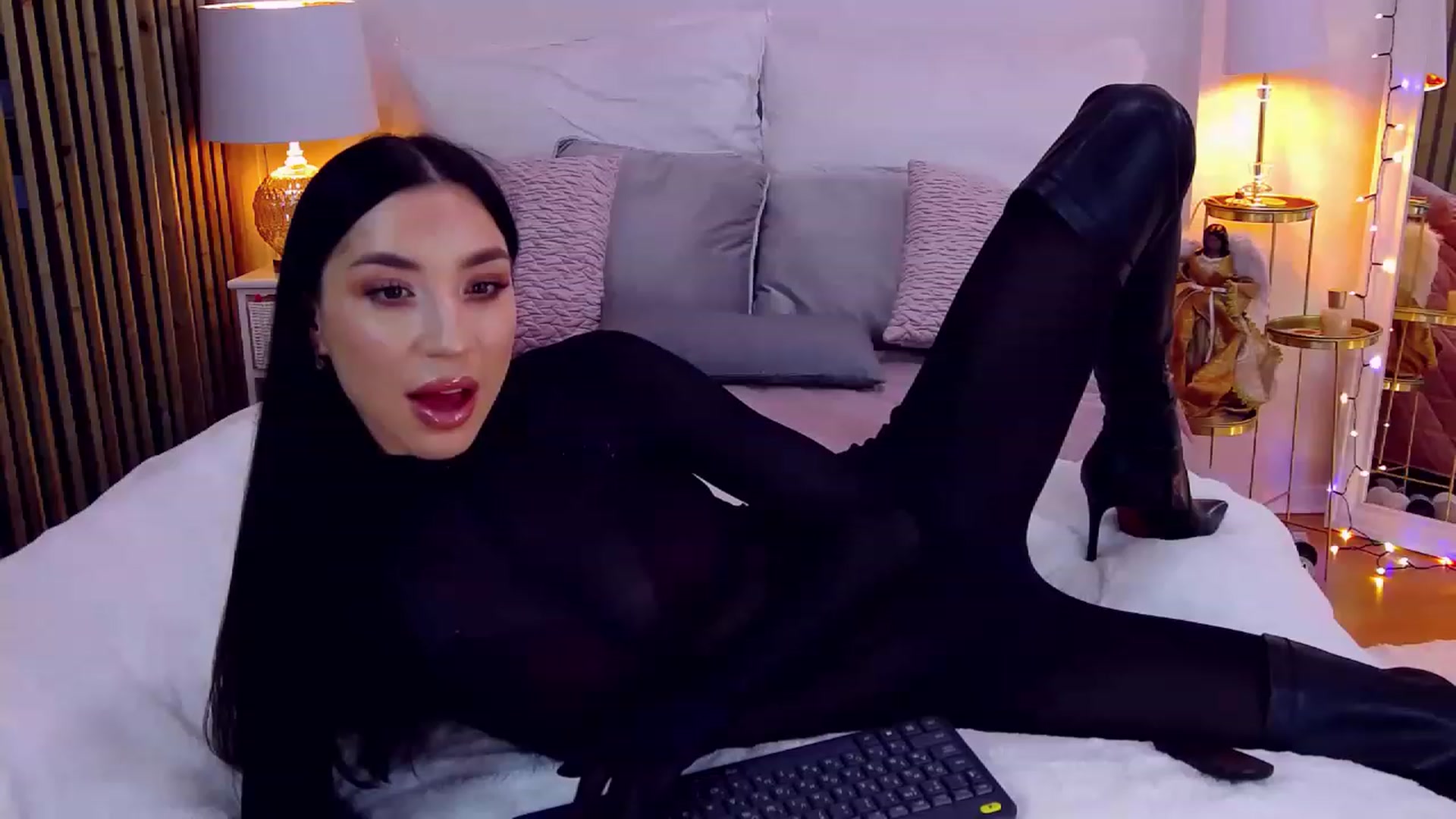 Gallery image thumbnail from LolaNiceAss1's myfreecams stream on, 12/24/2022, 17:49 image 14 of 20