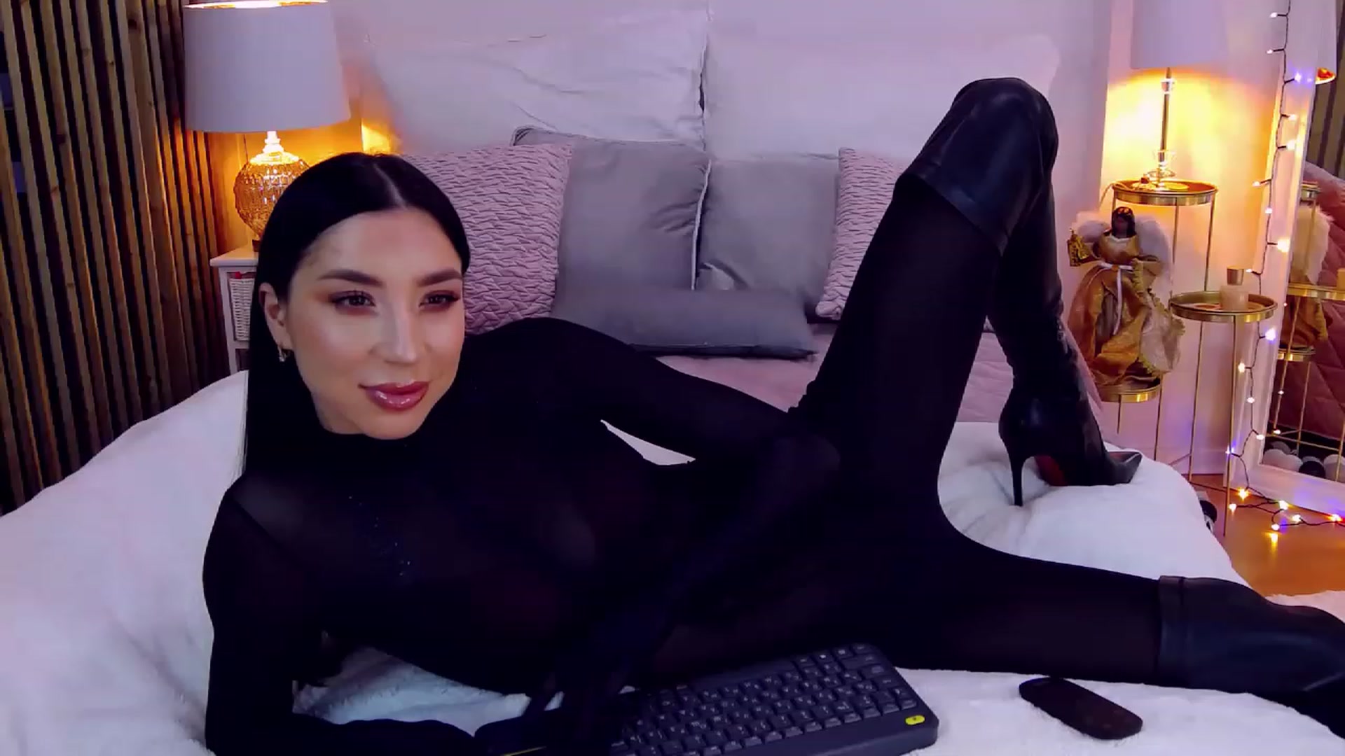 Gallery image thumbnail from LolaNiceAss1's myfreecams stream on, 12/24/2022, 17:49 image 7 of 20