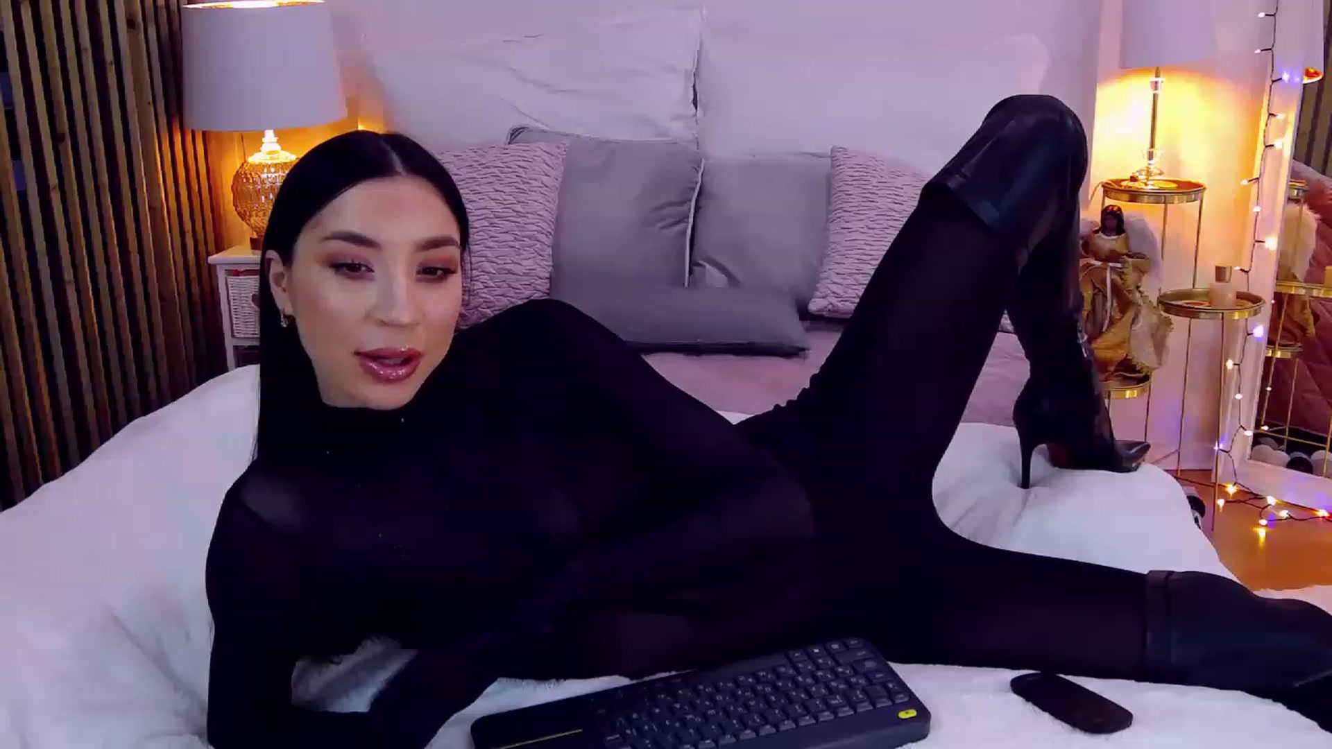 Gallery image thumbnail from LolaNiceAss1's myfreecams stream on, 12/24/2022, 17:49 image 5 of 20