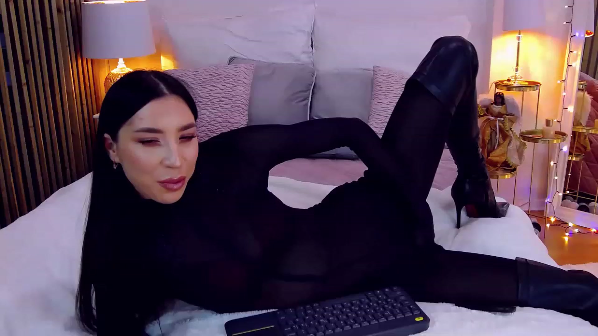 Gallery image thumbnail from LolaNiceAss1's myfreecams stream on, 12/24/2022, 17:49 image 17 of 20