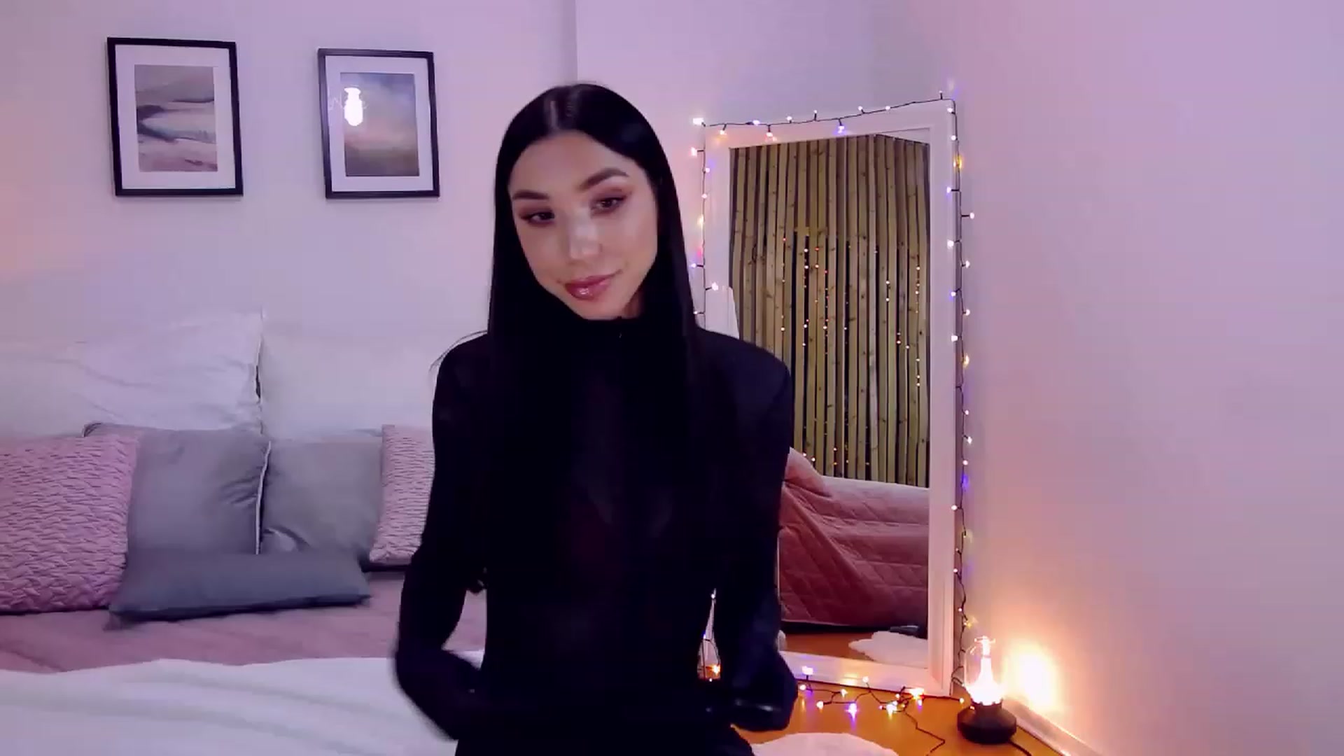 Gallery image thumbnail from LolaNiceAss1's myfreecams stream on, 12/24/2022, 18:24 image 9 of 20