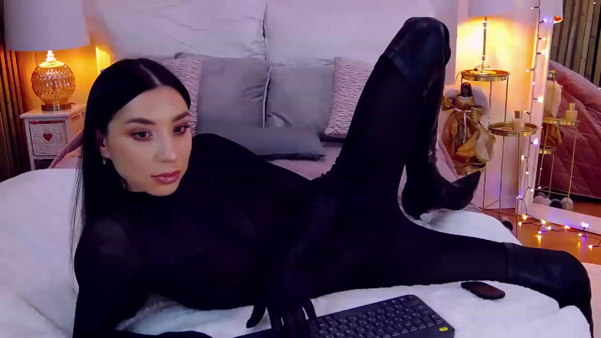Gallery image thumbnail from LolaNiceAss1's myfreecams stream on, 12/24/2022, 18:24 image 17 of 20