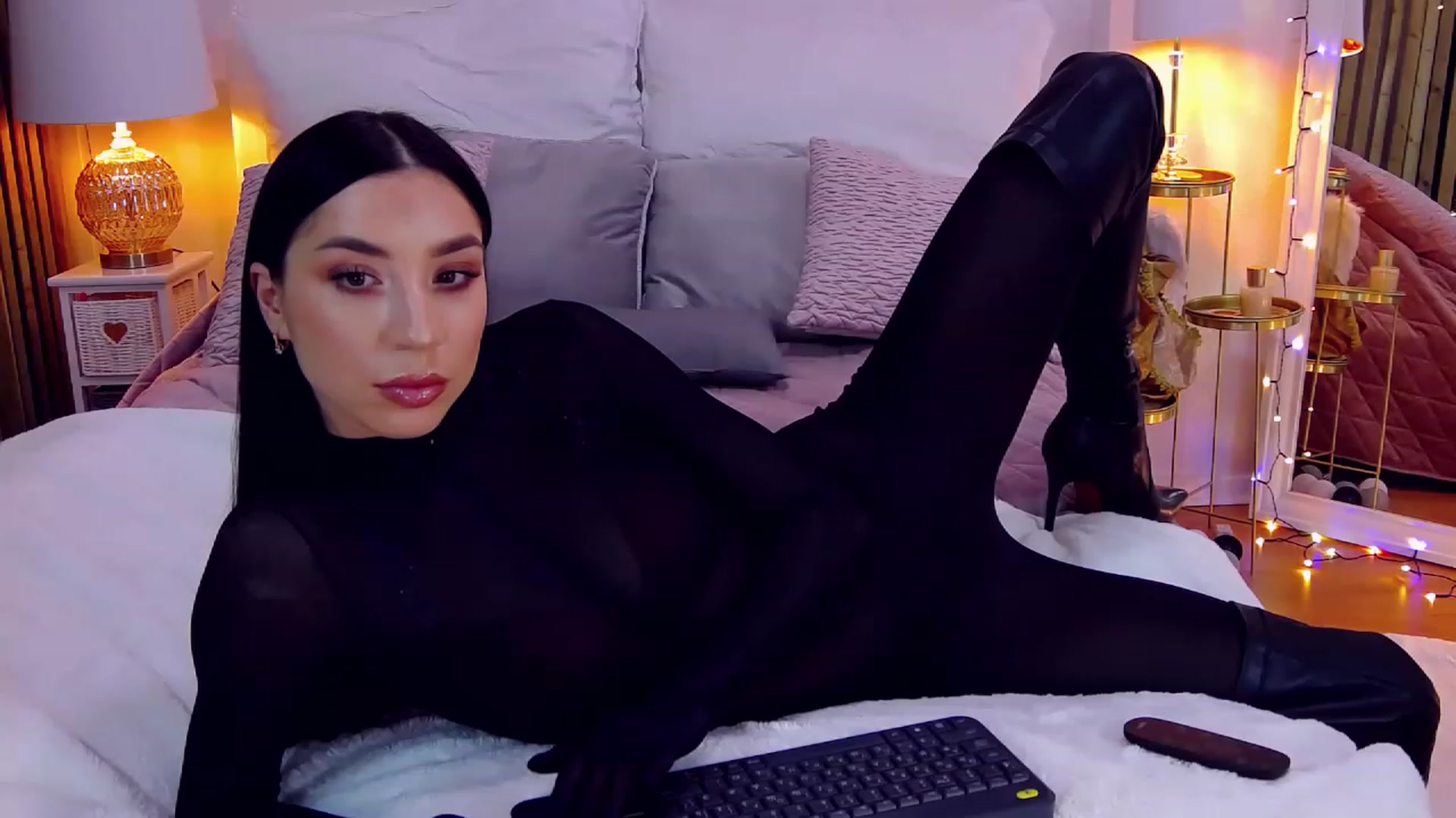 Gallery image thumbnail from LolaNiceAss1's myfreecams stream on, 12/24/2022, 18:24 image 13 of 20