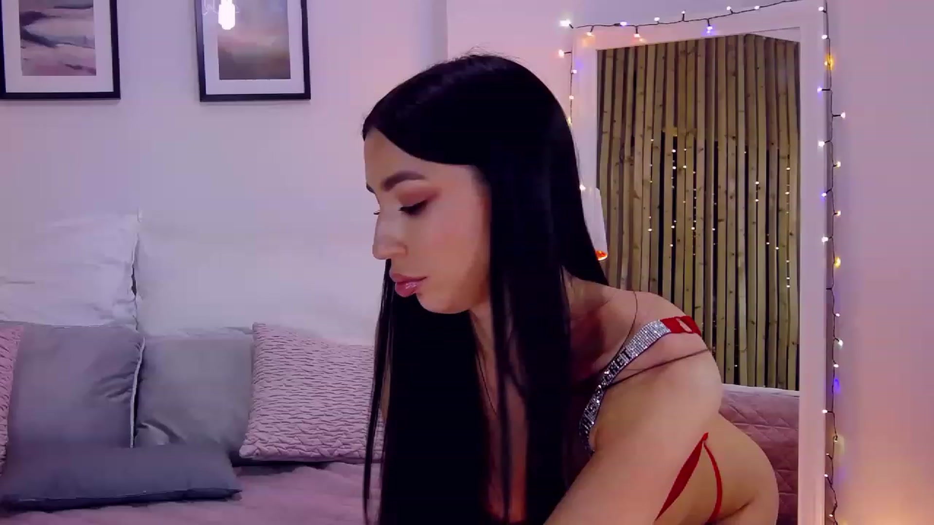 Gallery image thumbnail from LolaNiceAss1's myfreecams stream on, 12/24/2022, 18:24 image 7 of 20