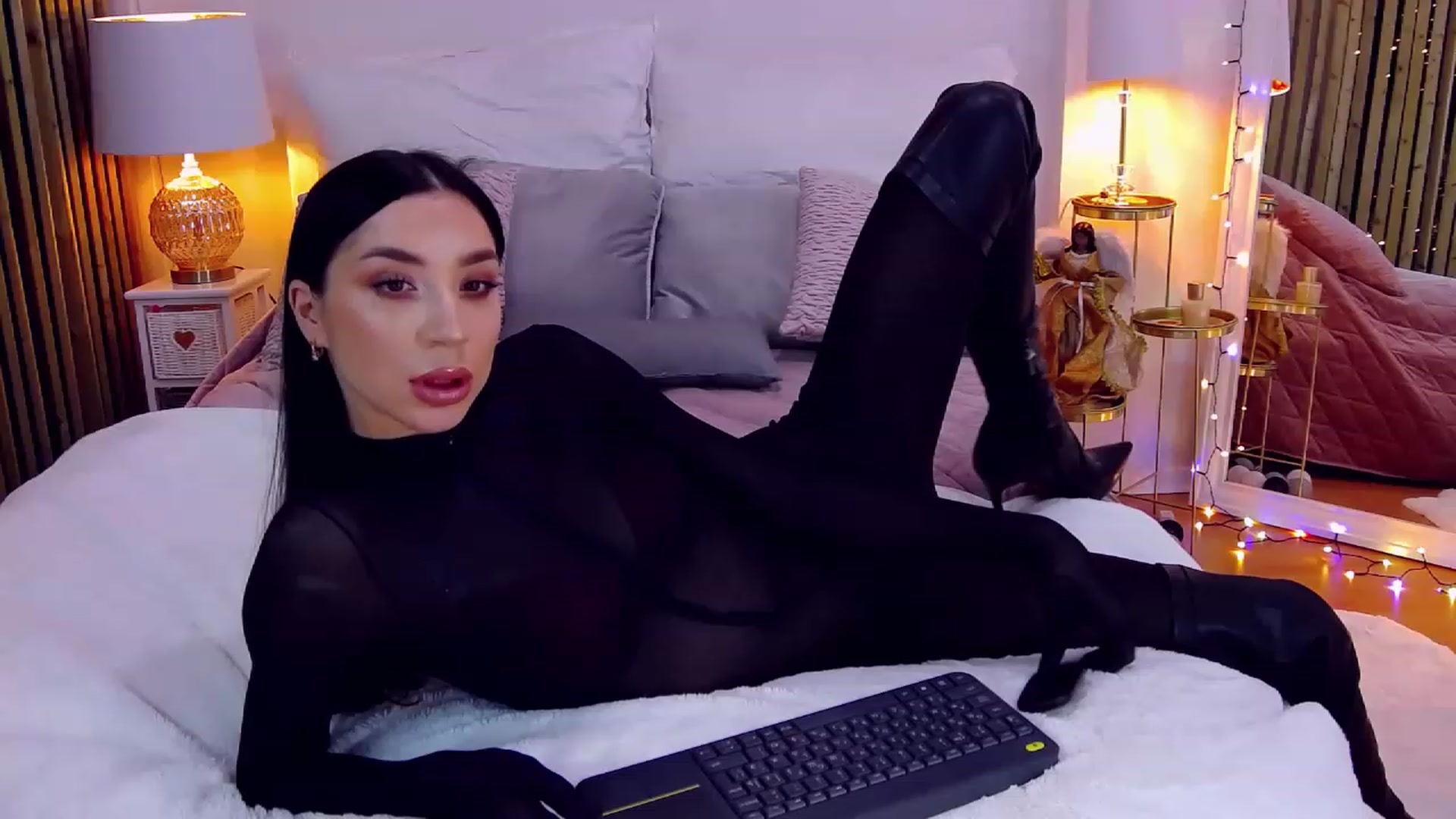 Gallery image thumbnail from LolaNiceAss1's myfreecams stream on, 12/24/2022, 18:24 image 18 of 20