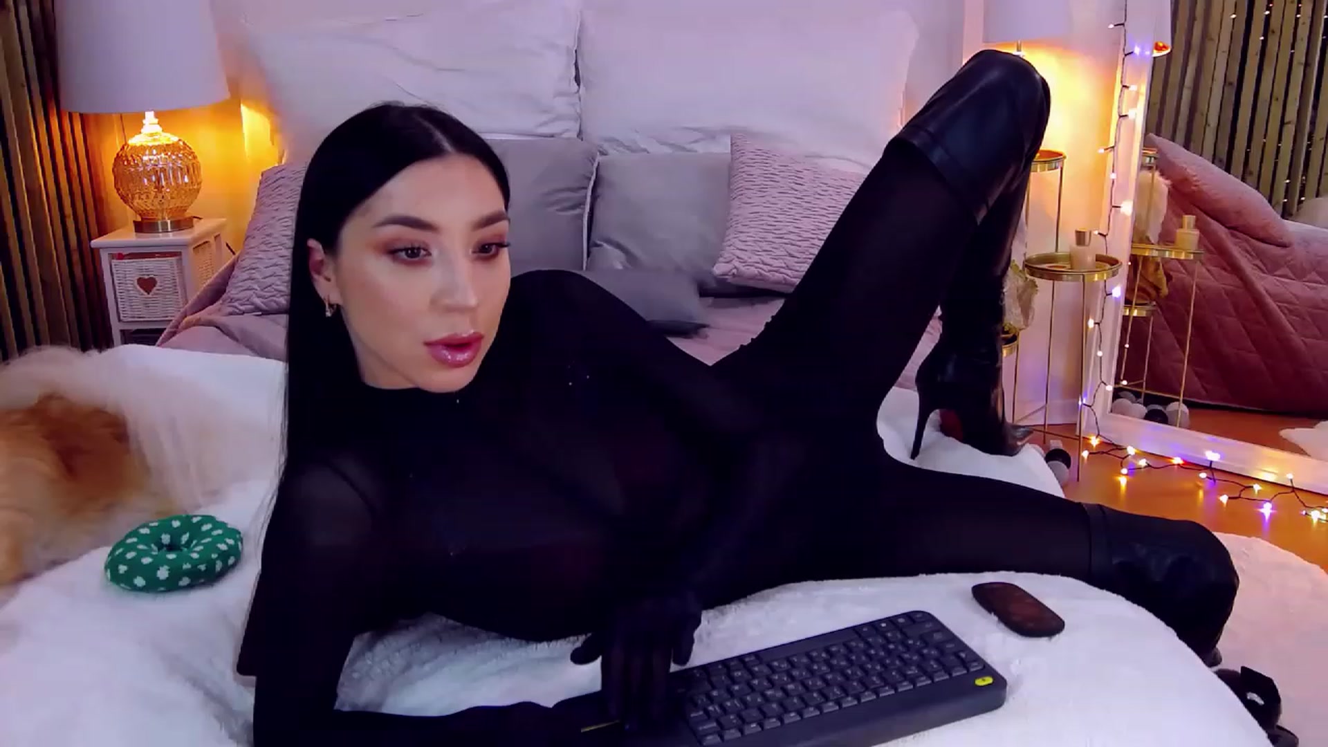 Gallery image thumbnail from LolaNiceAss1's myfreecams stream on, 12/24/2022, 19:28 image 5 of 20