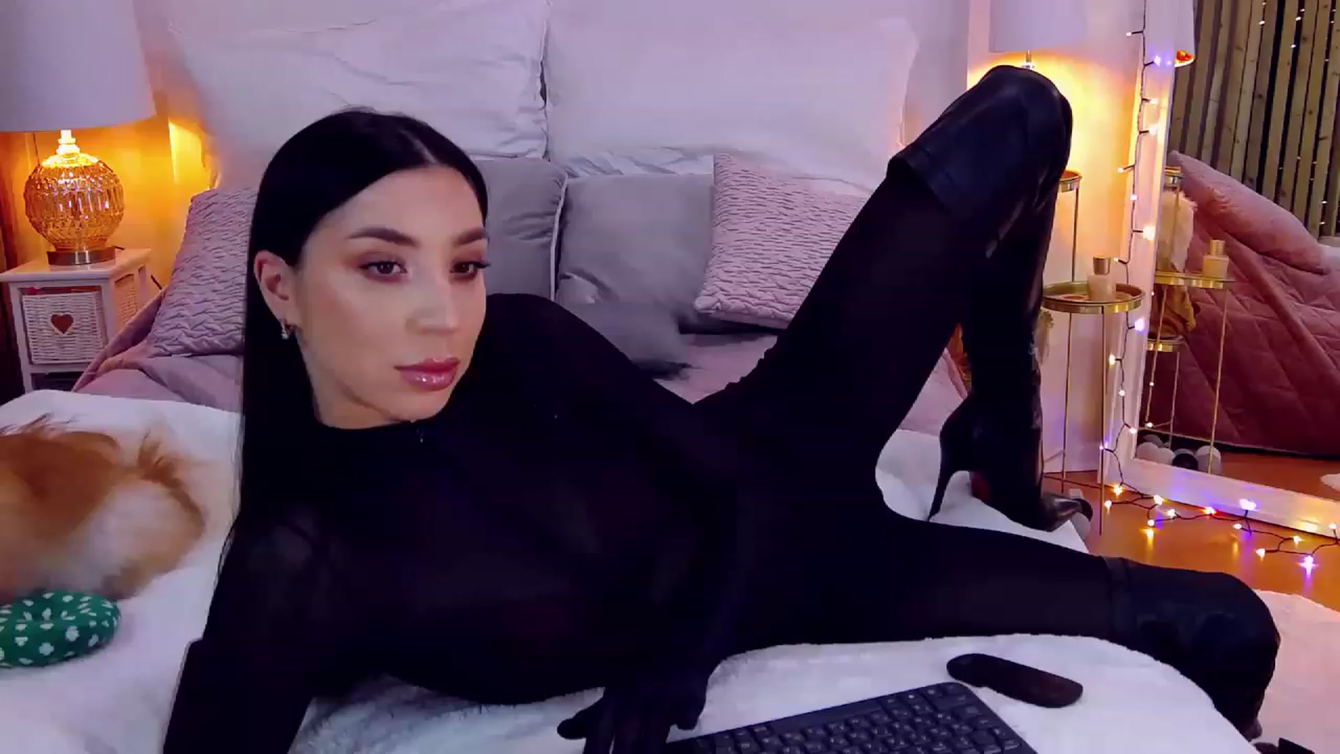 Gallery image thumbnail from LolaNiceAss1's myfreecams stream on, 12/24/2022, 19:28 image 3 of 20