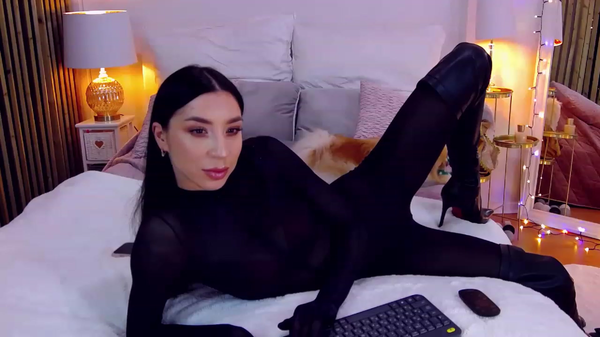 Gallery image thumbnail from LolaNiceAss1's myfreecams stream on, 12/24/2022, 19:28 image 11 of 20