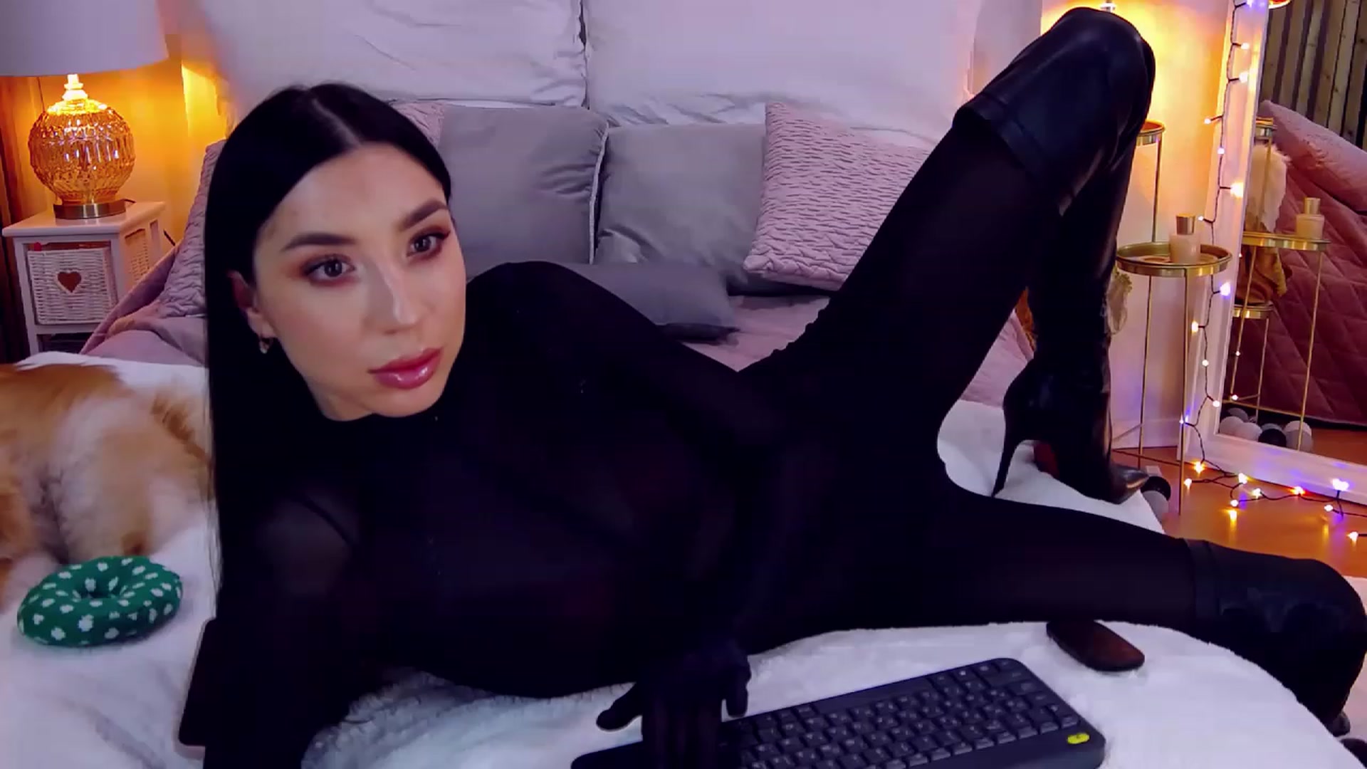 Gallery image thumbnail from LolaNiceAss1's myfreecams stream on, 12/24/2022, 19:28 image 4 of 20