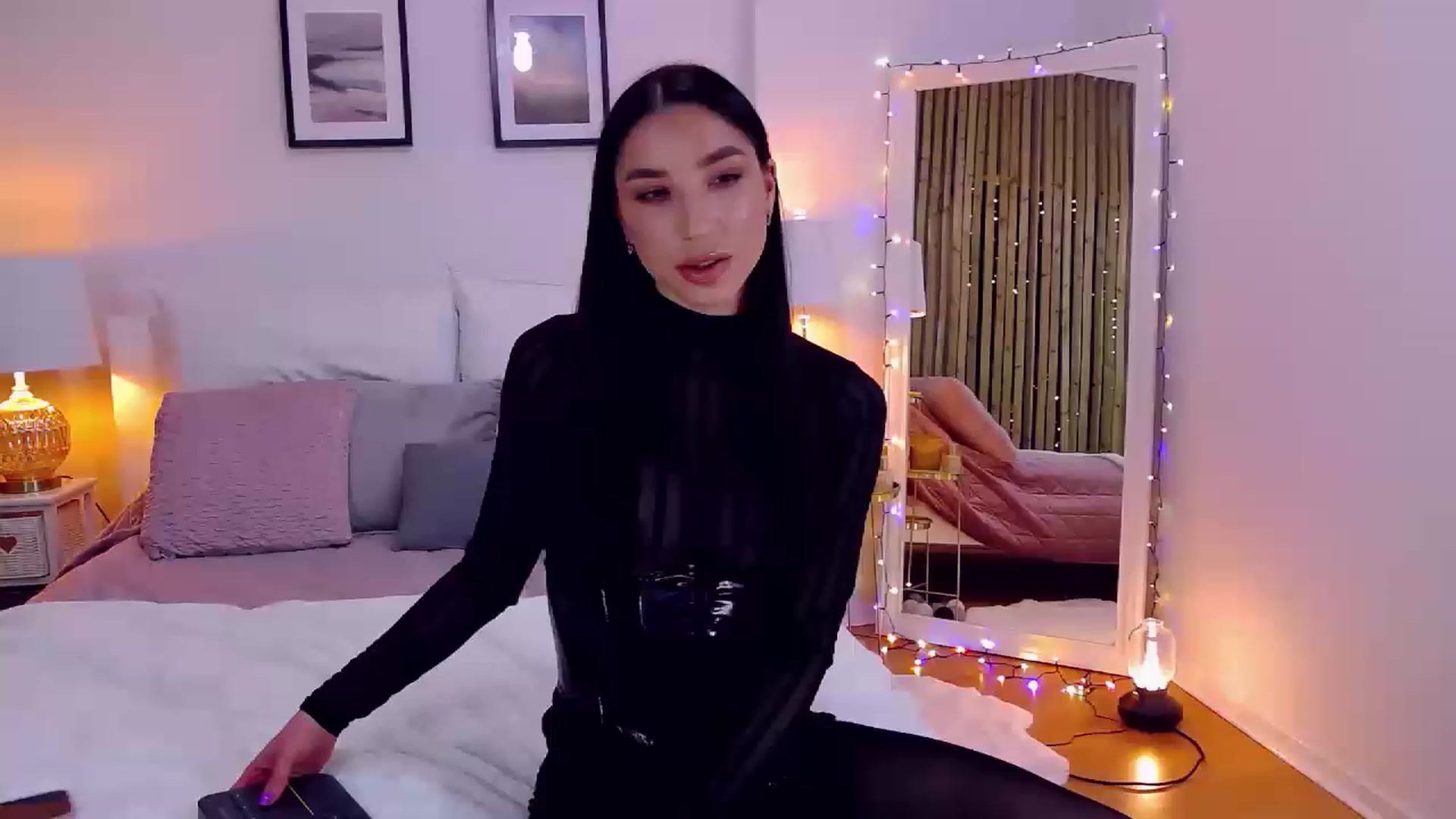 Gallery image thumbnail from LolaNiceAss1's myfreecams stream on, 12/25/2022, 17:20 image 15 of 20