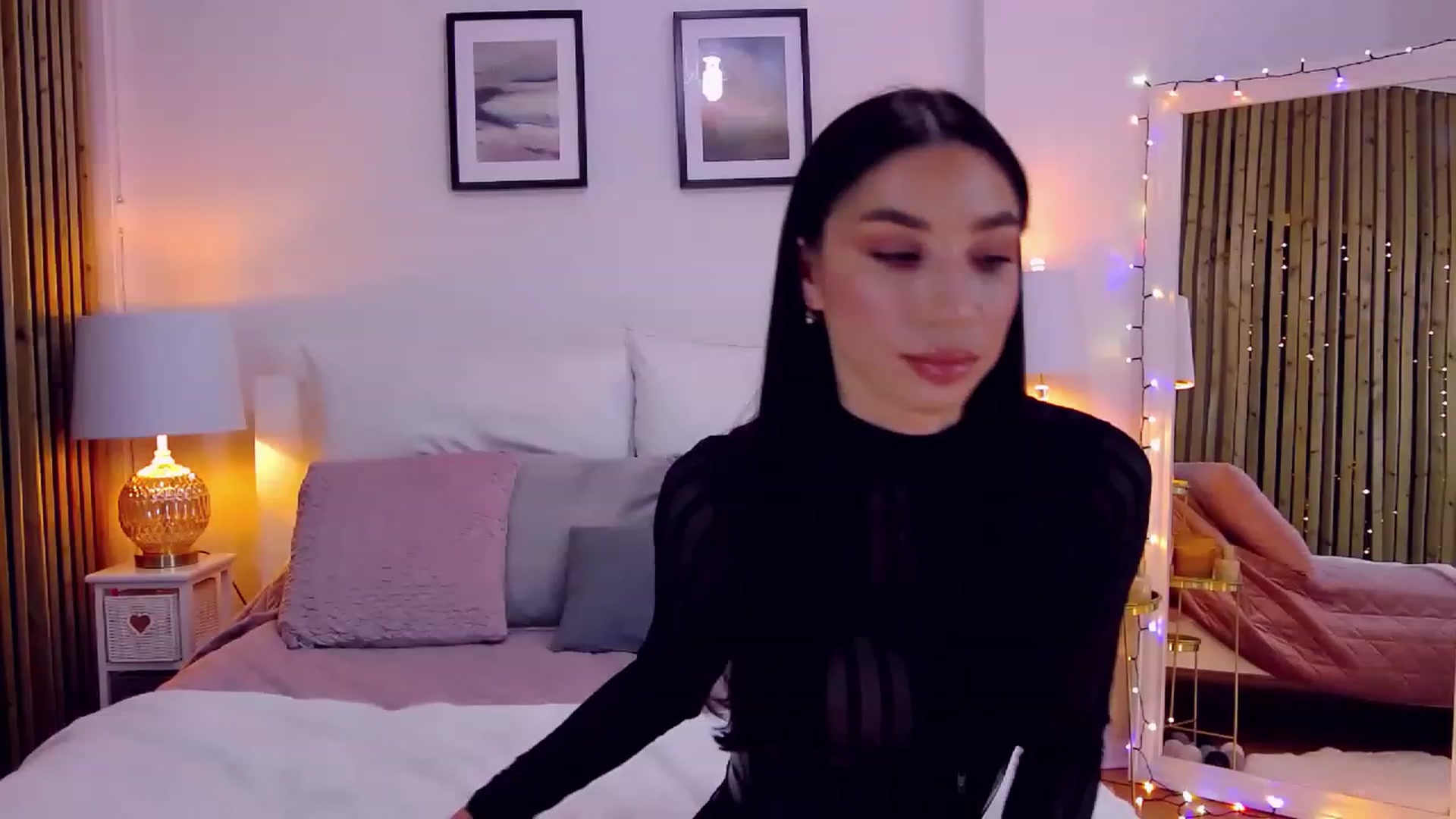 Gallery image thumbnail from LolaNiceAss1's myfreecams stream on, 12/25/2022, 17:20 image 8 of 20