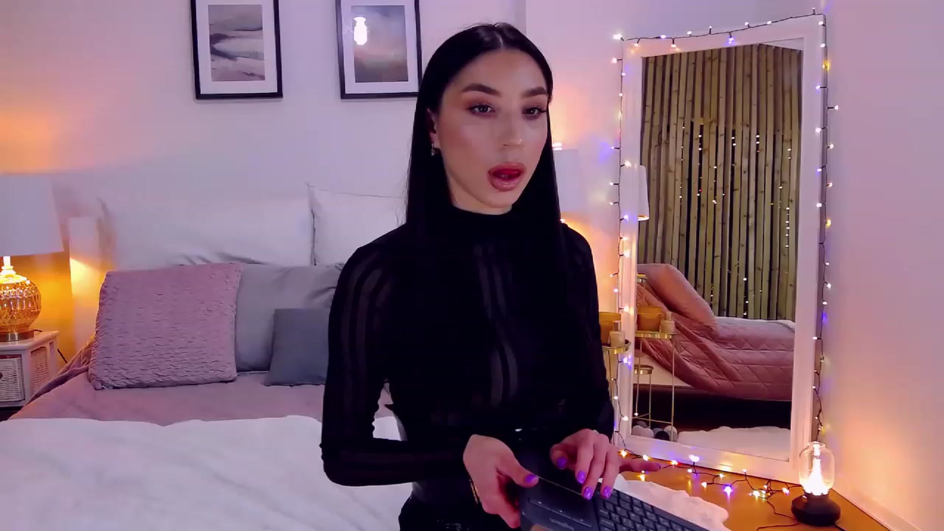 Gallery image thumbnail from LolaNiceAss1's myfreecams stream on, 12/25/2022, 17:20 image 10 of 20