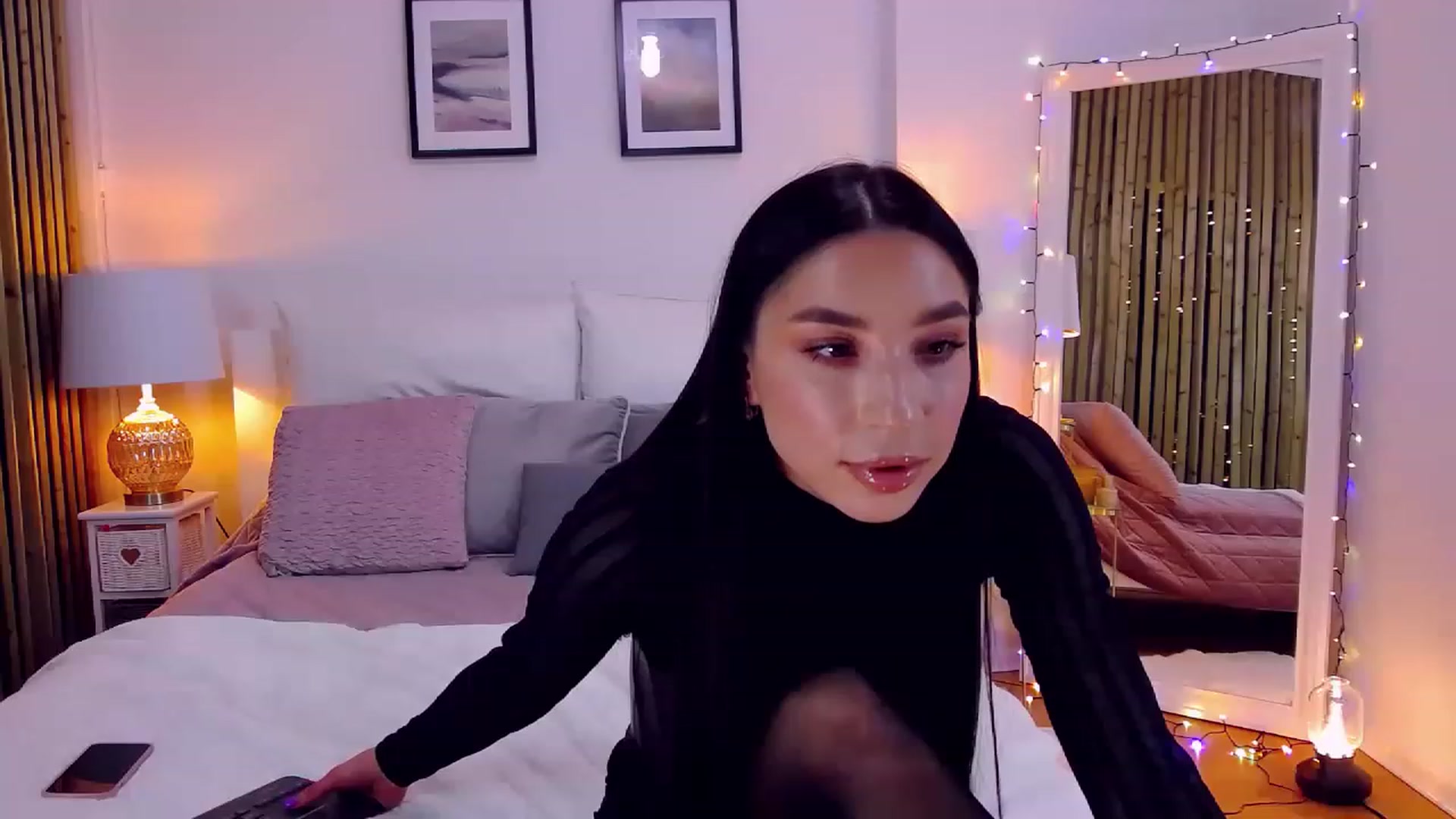 Gallery image thumbnail from LolaNiceAss1's myfreecams stream on, 12/25/2022, 17:20 image 3 of 20