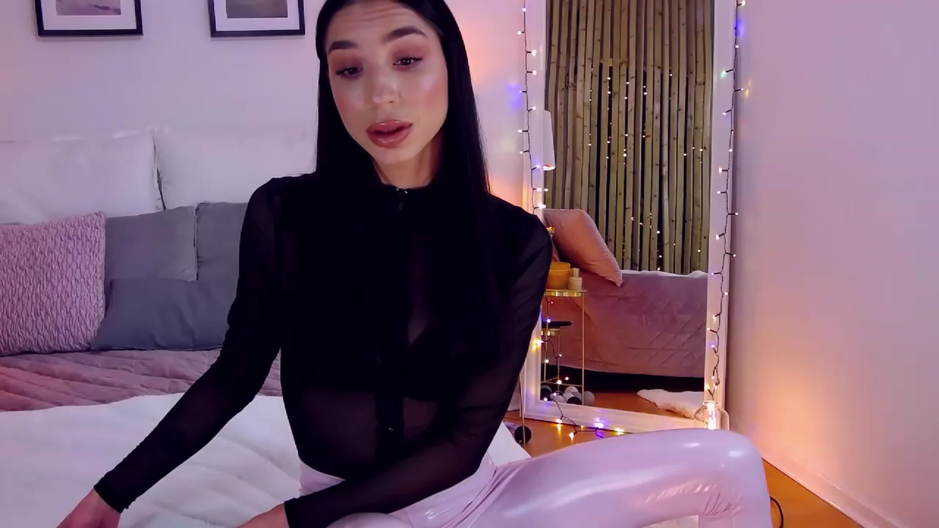 Gallery image thumbnail from LolaNiceAss1's myfreecams stream on, 12/27/2022, 18:42 image 20 of 20