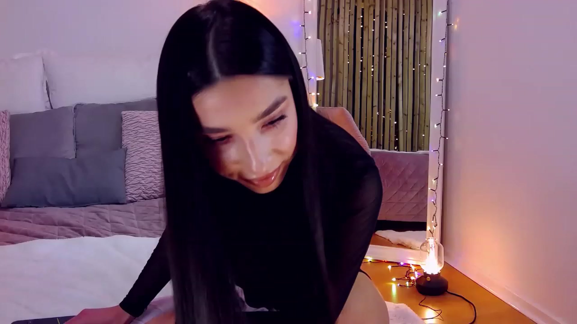 Gallery image thumbnail from LolaNiceAss1's myfreecams stream on, 12/27/2022, 18:42 image 8 of 20