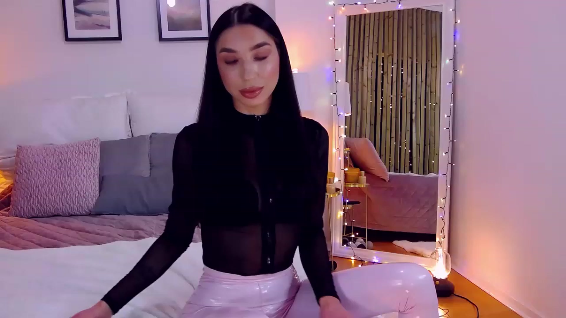 Gallery image thumbnail from LolaNiceAss1's myfreecams stream on, 12/27/2022, 18:42 image 18 of 20