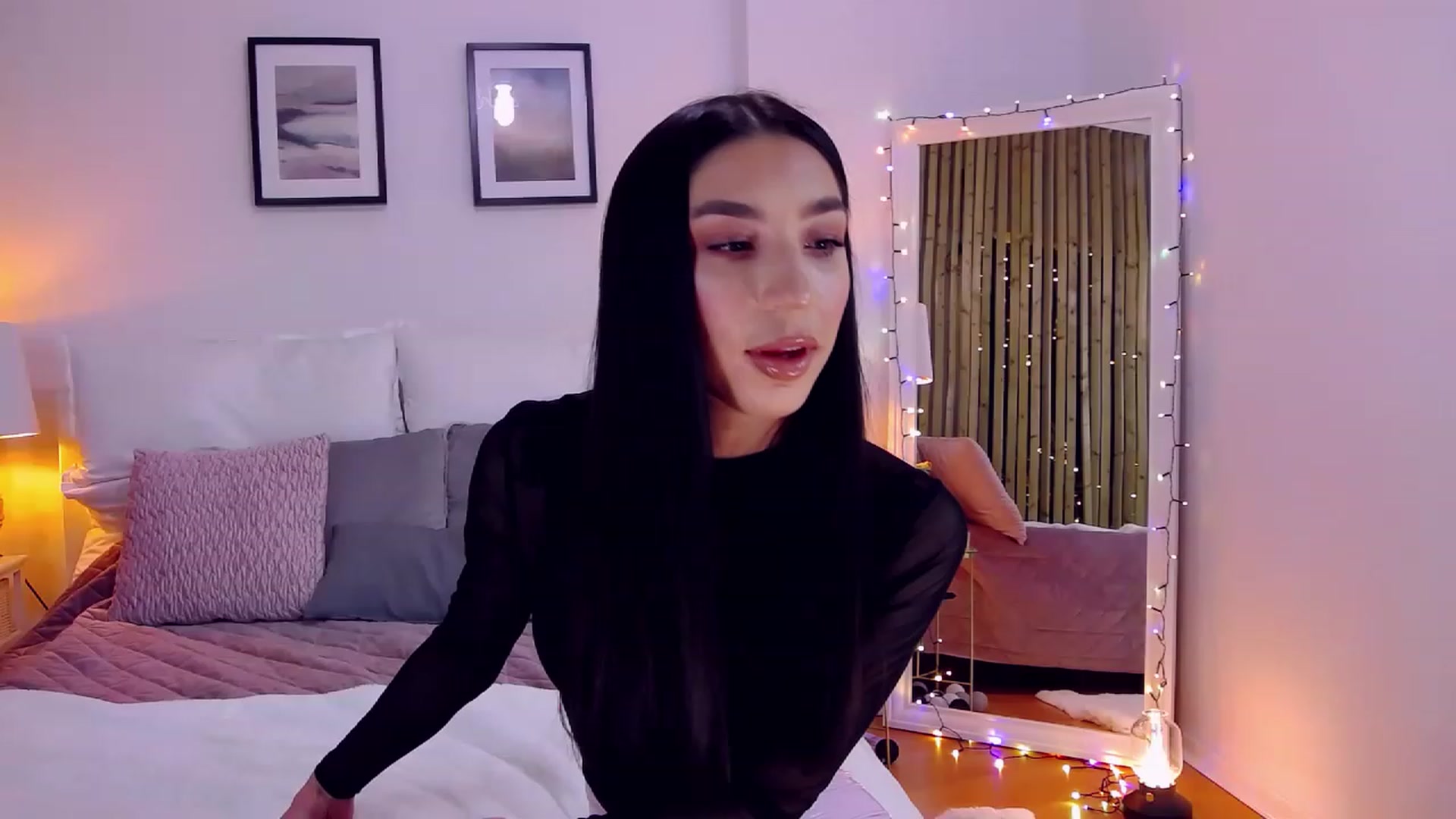 Gallery image thumbnail from LolaNiceAss1's myfreecams stream on, 12/27/2022, 18:42 image 11 of 20
