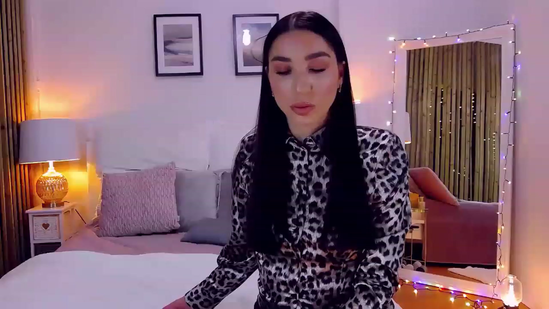 Gallery image thumbnail from LolaNiceAss1's myfreecams stream on, 12/28/2022, 18:25 image 14 of 20