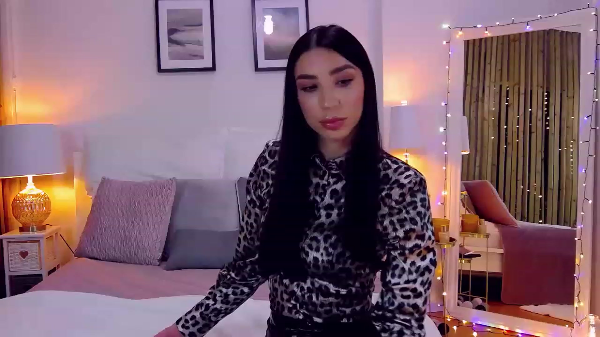 Gallery image thumbnail from LolaNiceAss1's myfreecams stream on, 12/28/2022, 20:11 image 10 of 20