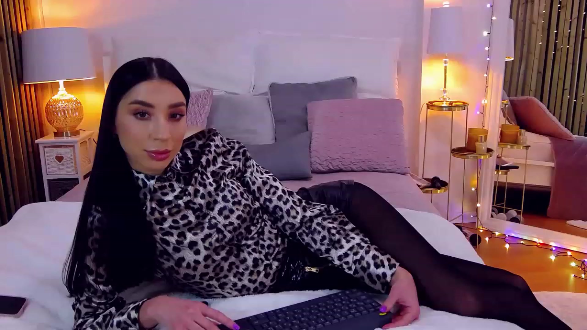 Gallery image thumbnail from LolaNiceAss1's myfreecams stream on, 12/28/2022, 22:03 image 1 of 20