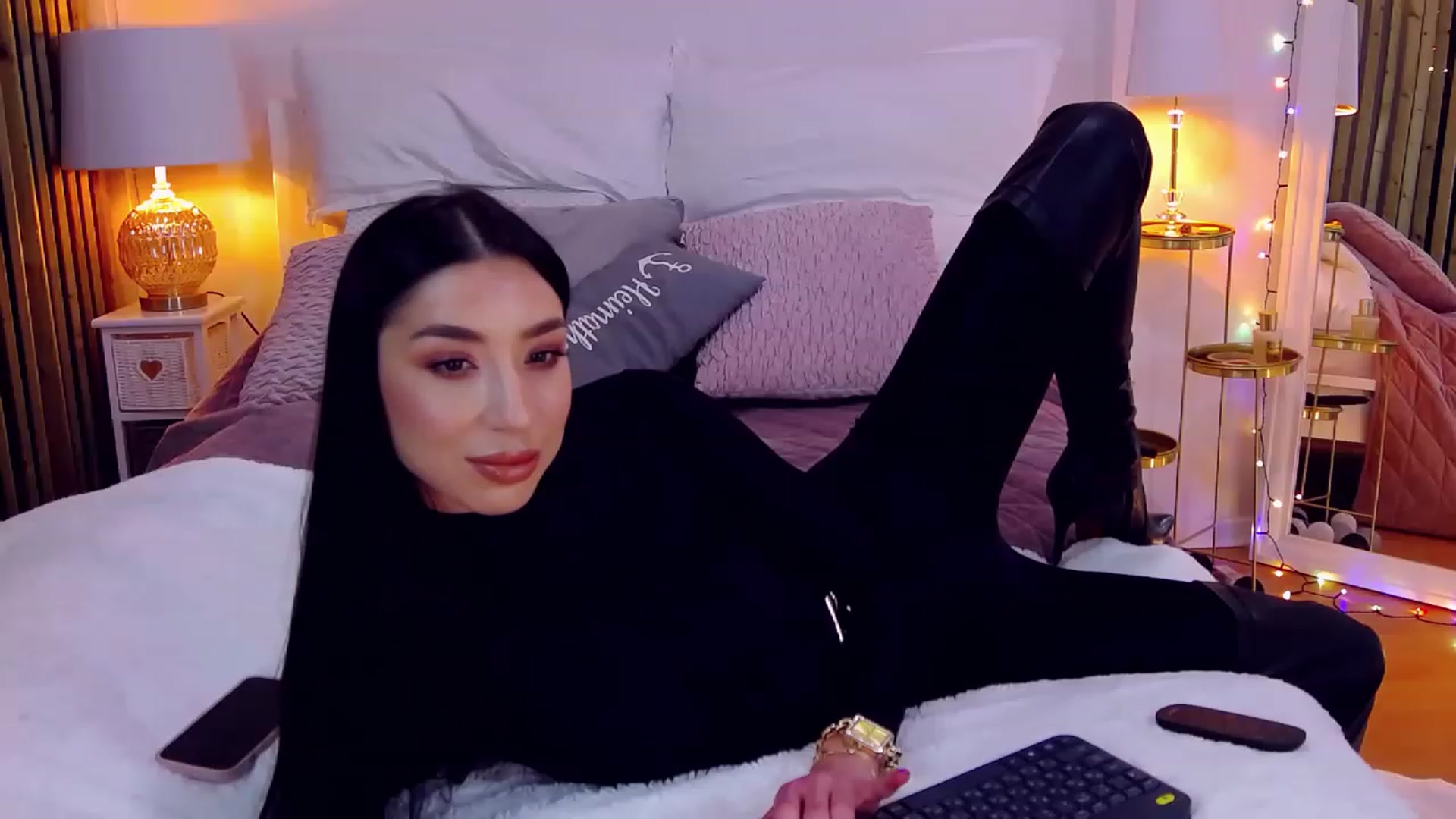 Gallery image thumbnail from LolaNiceAss1's myfreecams stream on, 12/30/2022, 17:24 image 1 of 20