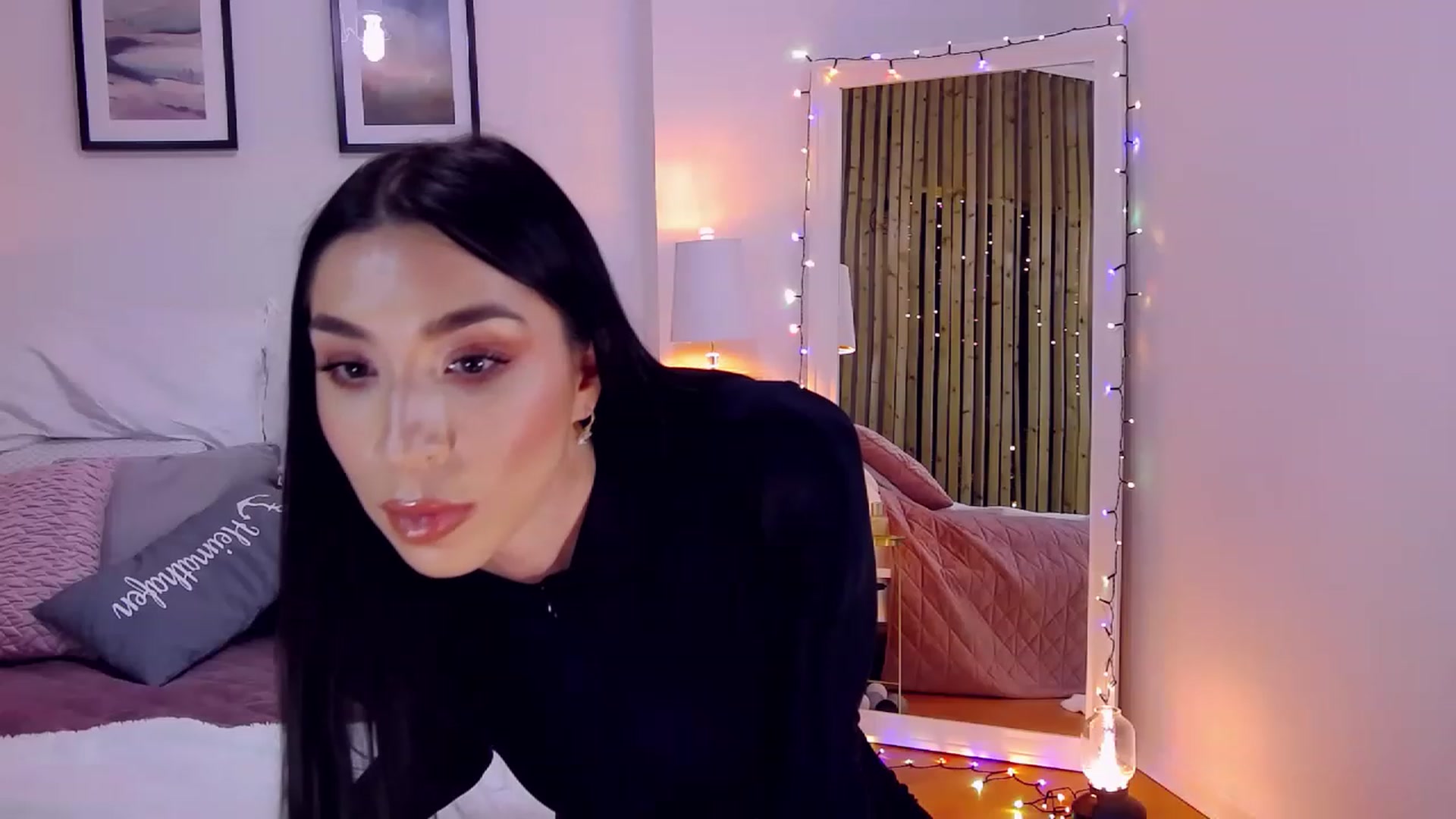 Gallery image thumbnail from LolaNiceAss1's myfreecams stream on, 12/30/2022, 17:24 image 20 of 20