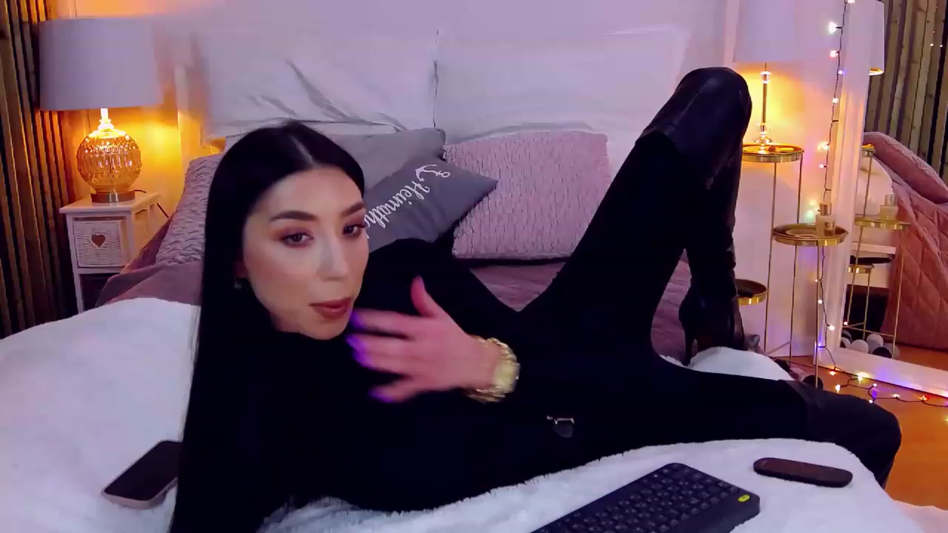 Gallery image thumbnail from LolaNiceAss1's myfreecams stream on, 12/30/2022, 17:24 image 6 of 20