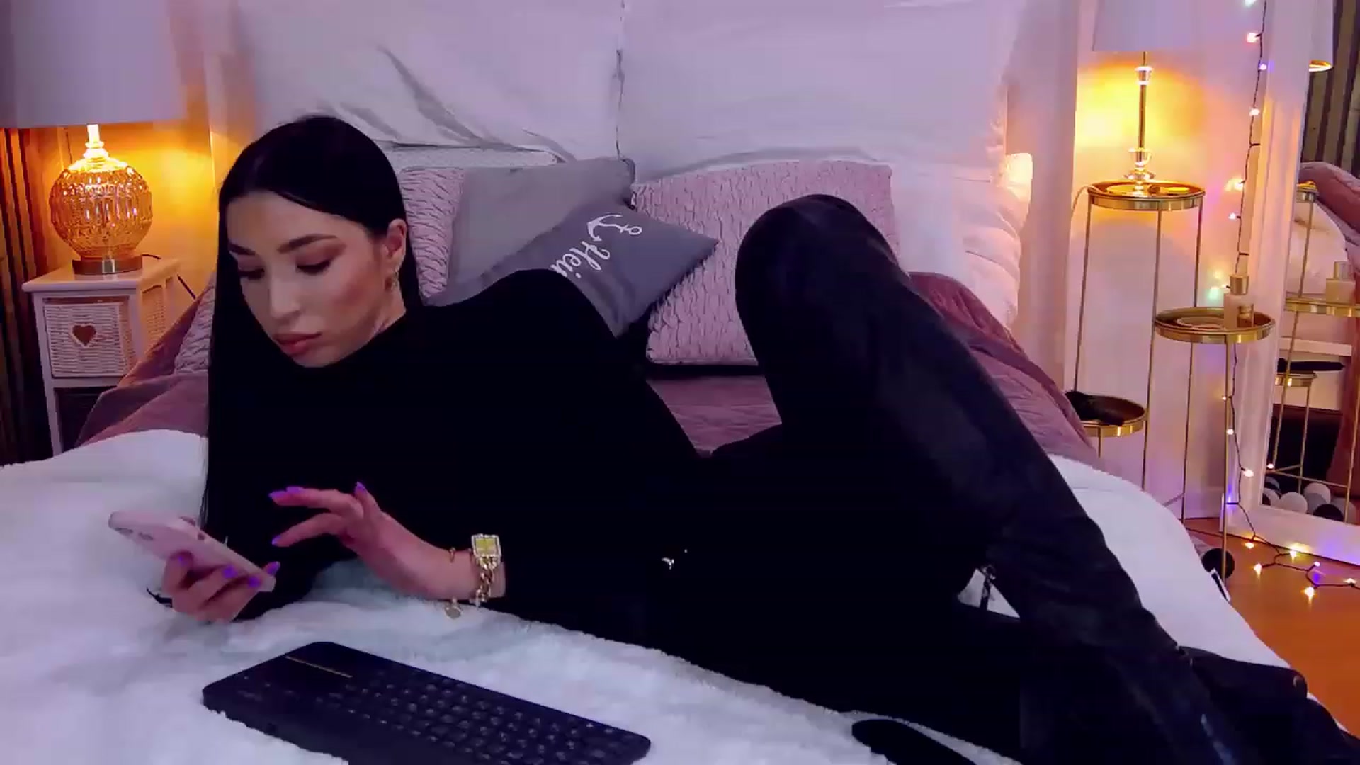 Gallery image thumbnail from LolaNiceAss1's myfreecams stream on, 12/30/2022, 17:24 image 17 of 20