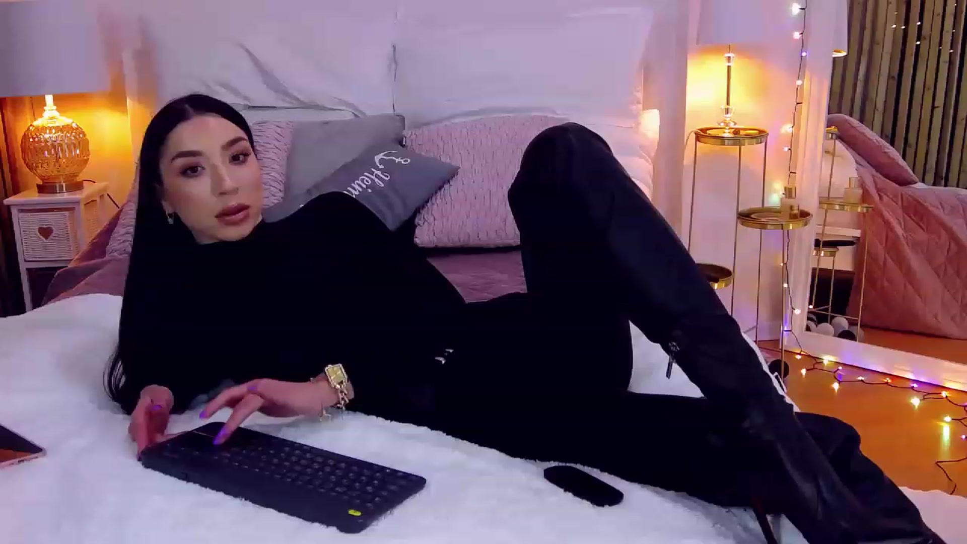 Gallery image thumbnail from LolaNiceAss1's myfreecams stream on, 12/30/2022, 17:24 image 19 of 20