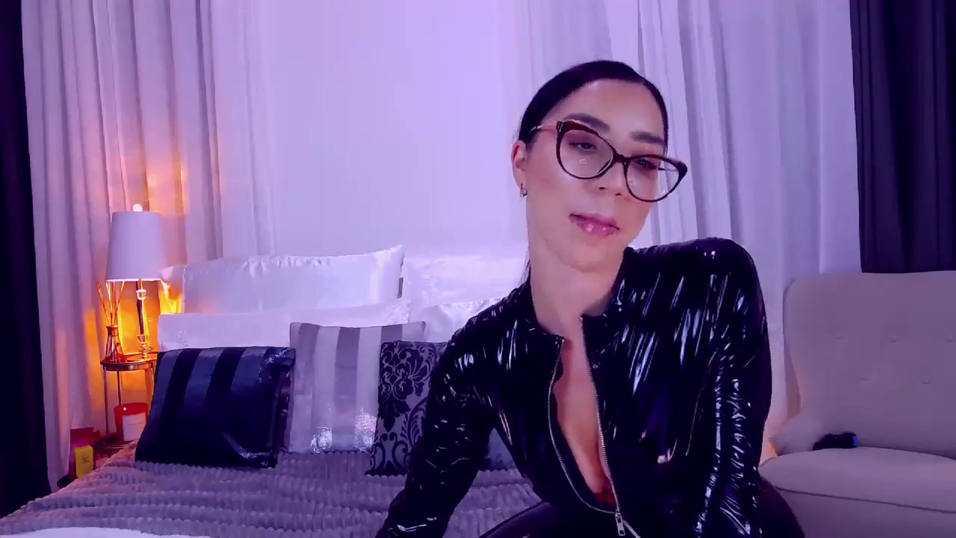 Gallery image thumbnail from LolaNiceAss1's myfreecams stream on, 09/22/2023, 18:31 image 6 of 20