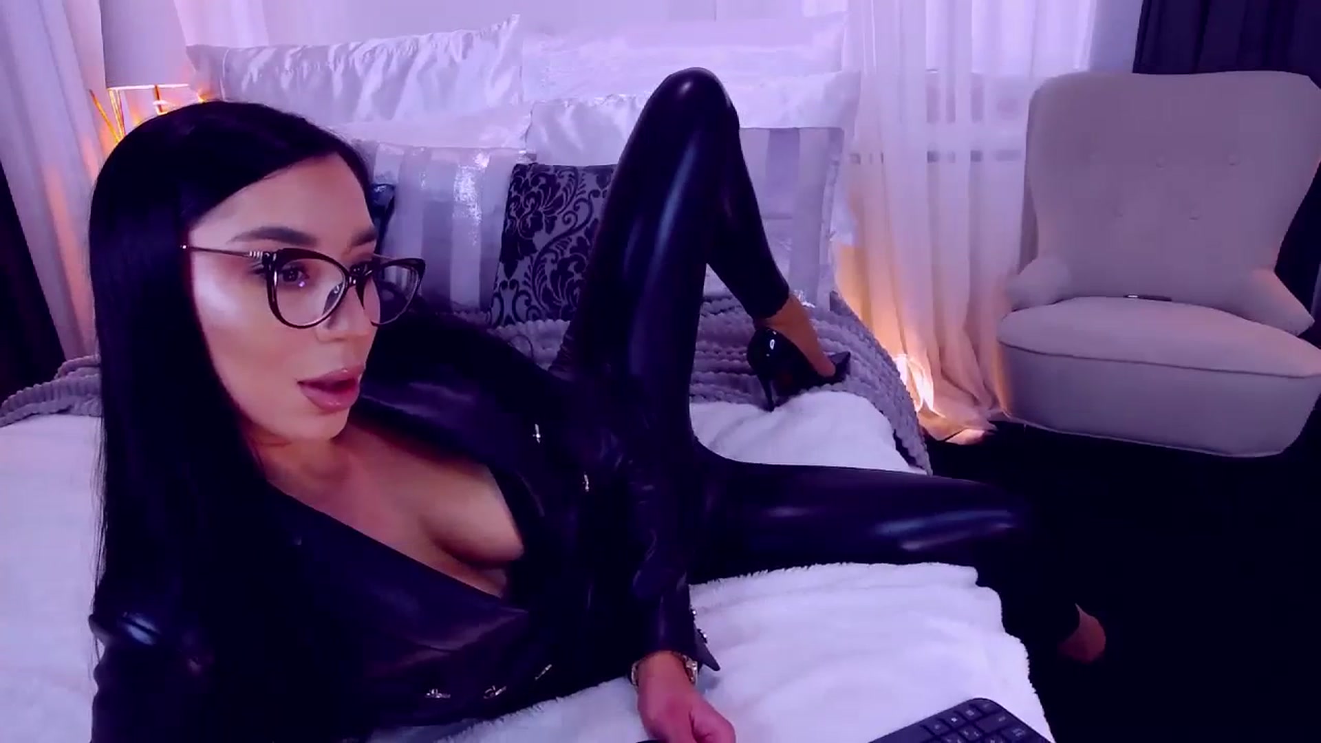 Gallery image thumbnail from LolaNiceAss1's myfreecams stream on, 09/24/2023, 14:21 image 2 of 20