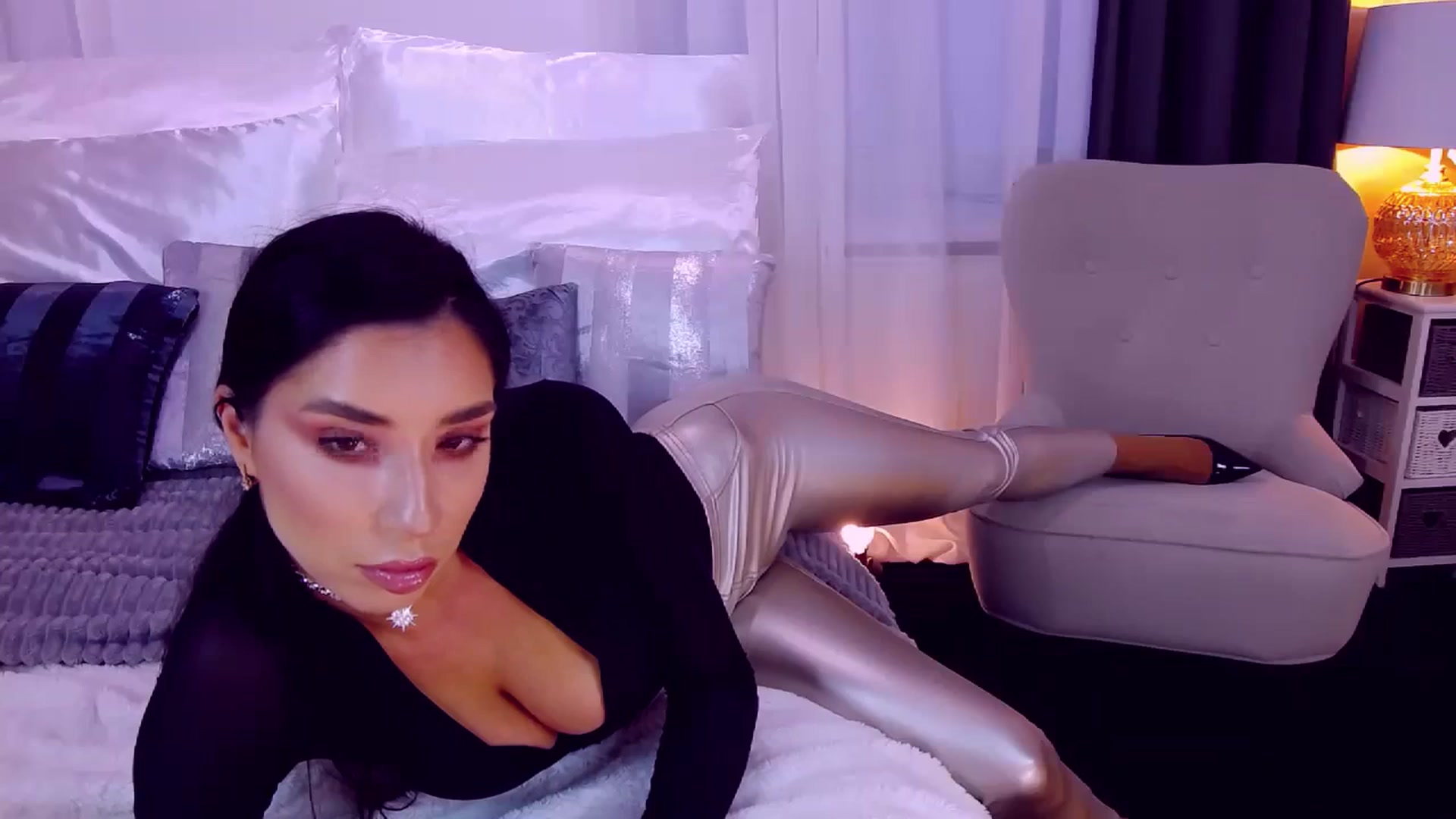 Gallery image thumbnail from LolaNiceAss1's myfreecams stream on, 10/08/2023, 15:17 image 5 of 20