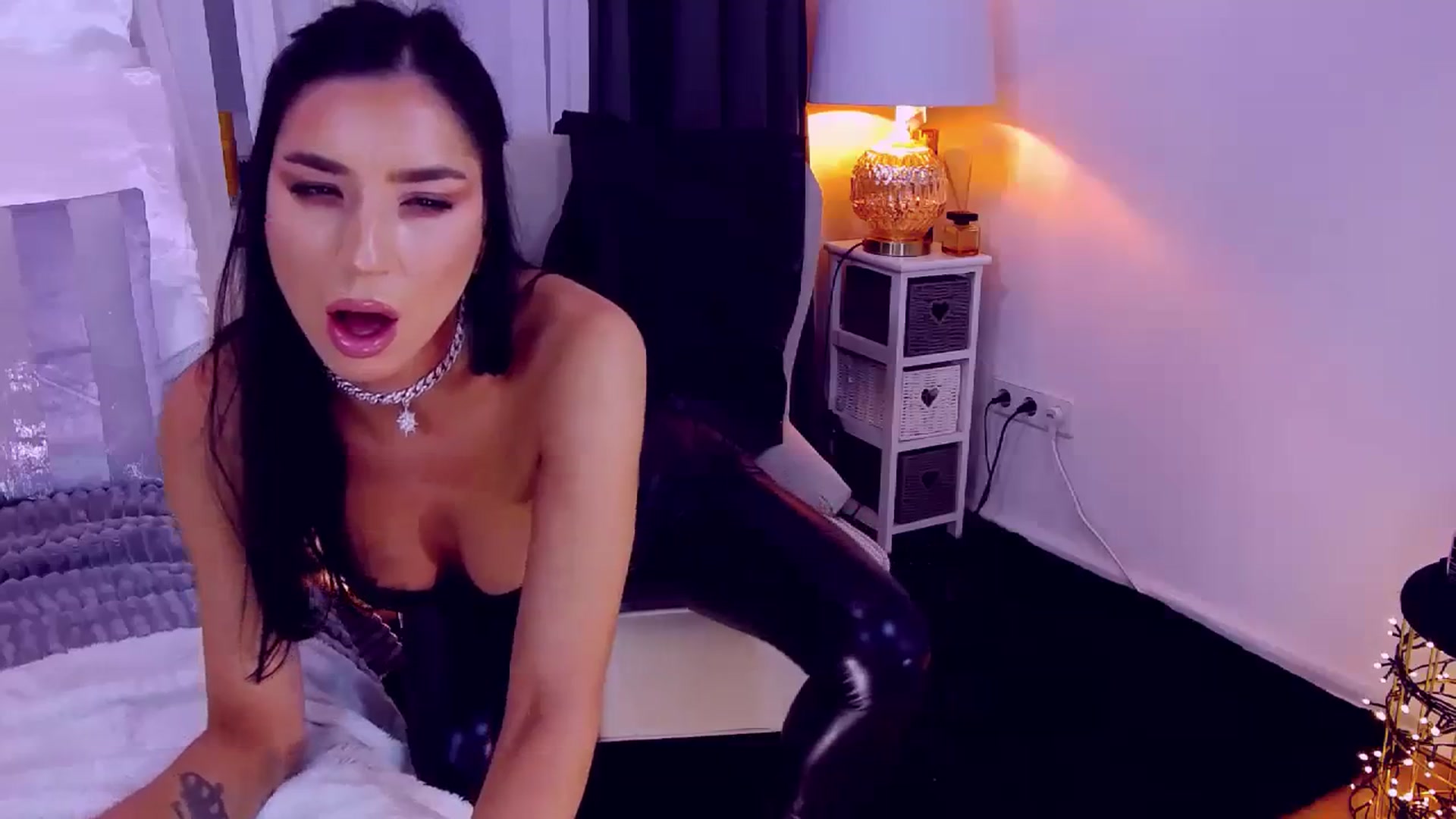 Gallery image thumbnail from LolaNiceAss1's myfreecams stream on, 10/15/2023, 17:10 image 11 of 20