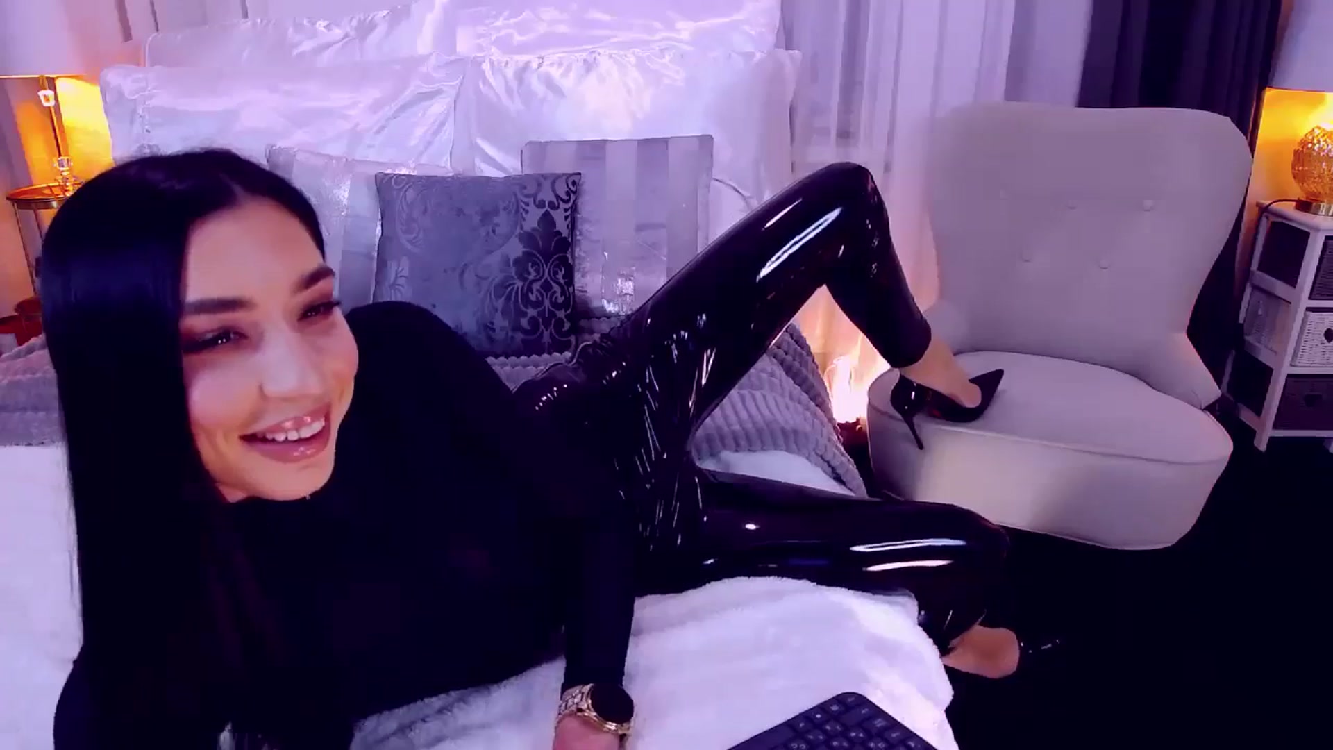 Gallery image thumbnail from LolaNiceAss1's myfreecams stream on, 11/11/2023, 17:07 image 5 of 20