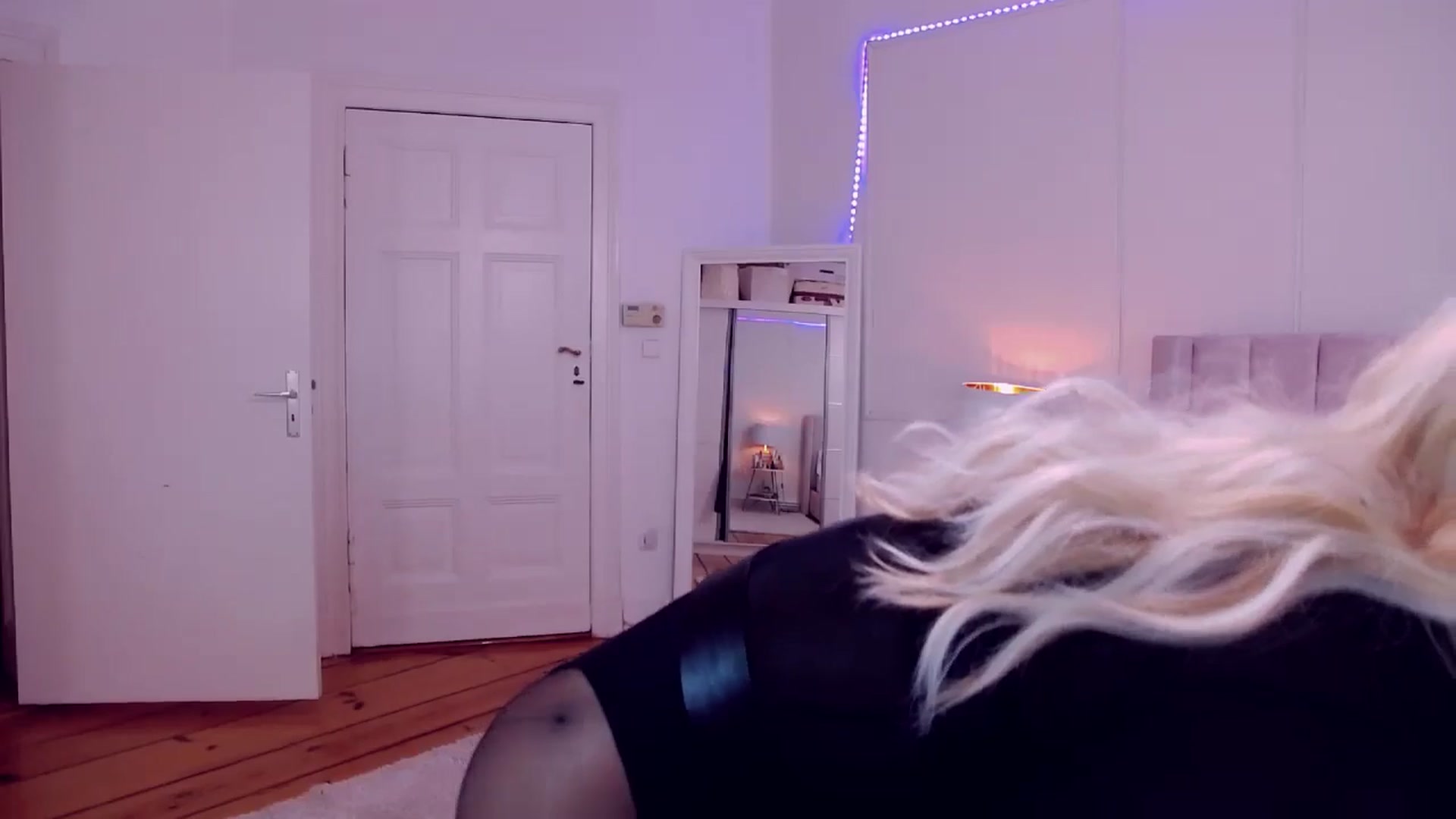 Gallery image thumbnail from LolaNiceAss1's myfreecams stream on, 12/26/2024, 18:51 image 17 of 20