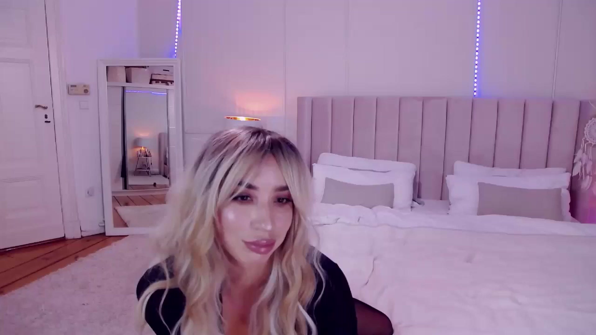Gallery image thumbnail from LolaNiceAss1's myfreecams stream on, 12/26/2024, 18:51 image 13 of 20