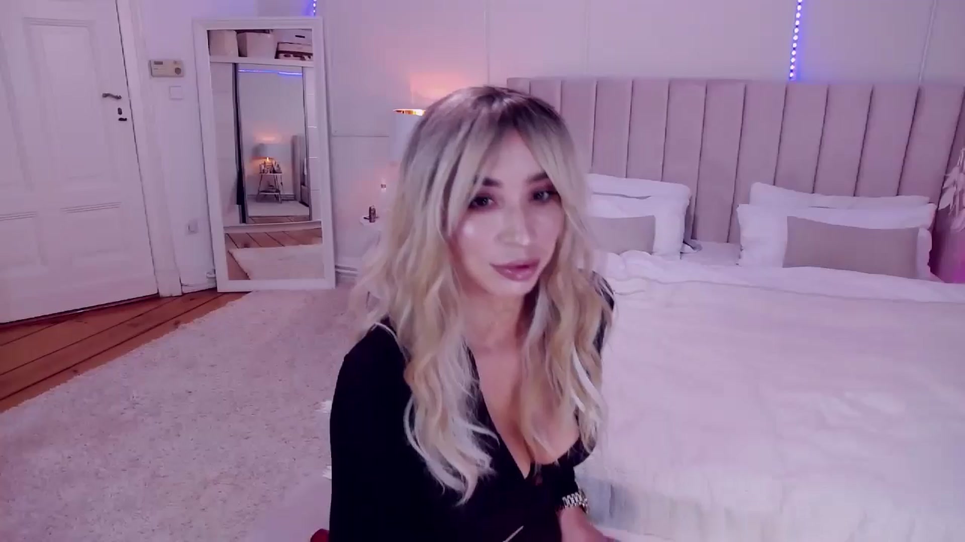 Gallery image thumbnail from LolaNiceAss1's myfreecams stream on, 12/26/2024, 18:51 image 8 of 20