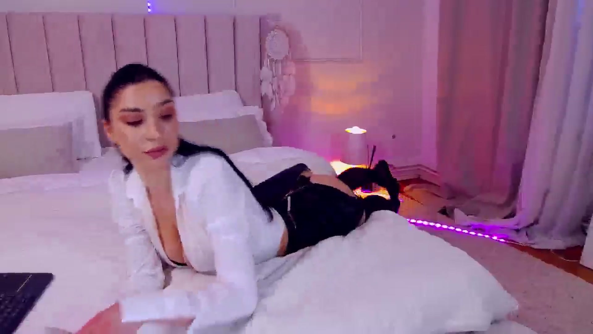 Gallery image thumbnail from LolaNiceAss1's myfreecams stream on, 02/16/2025, 17:09 image 2 of 20