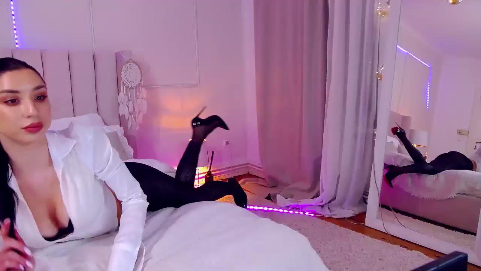Gallery image thumbnail from LolaNiceAss1's myfreecams stream on, 02/16/2025, 19:54 image 1 of 20