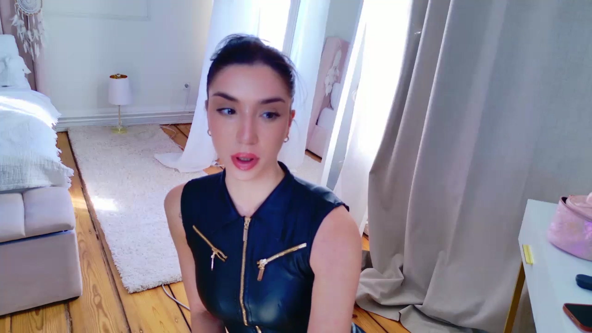 Gallery image thumbnail from LolaNiceAss1's myfreecams stream on, 03/19/2025, 15:35 image 3 of 20