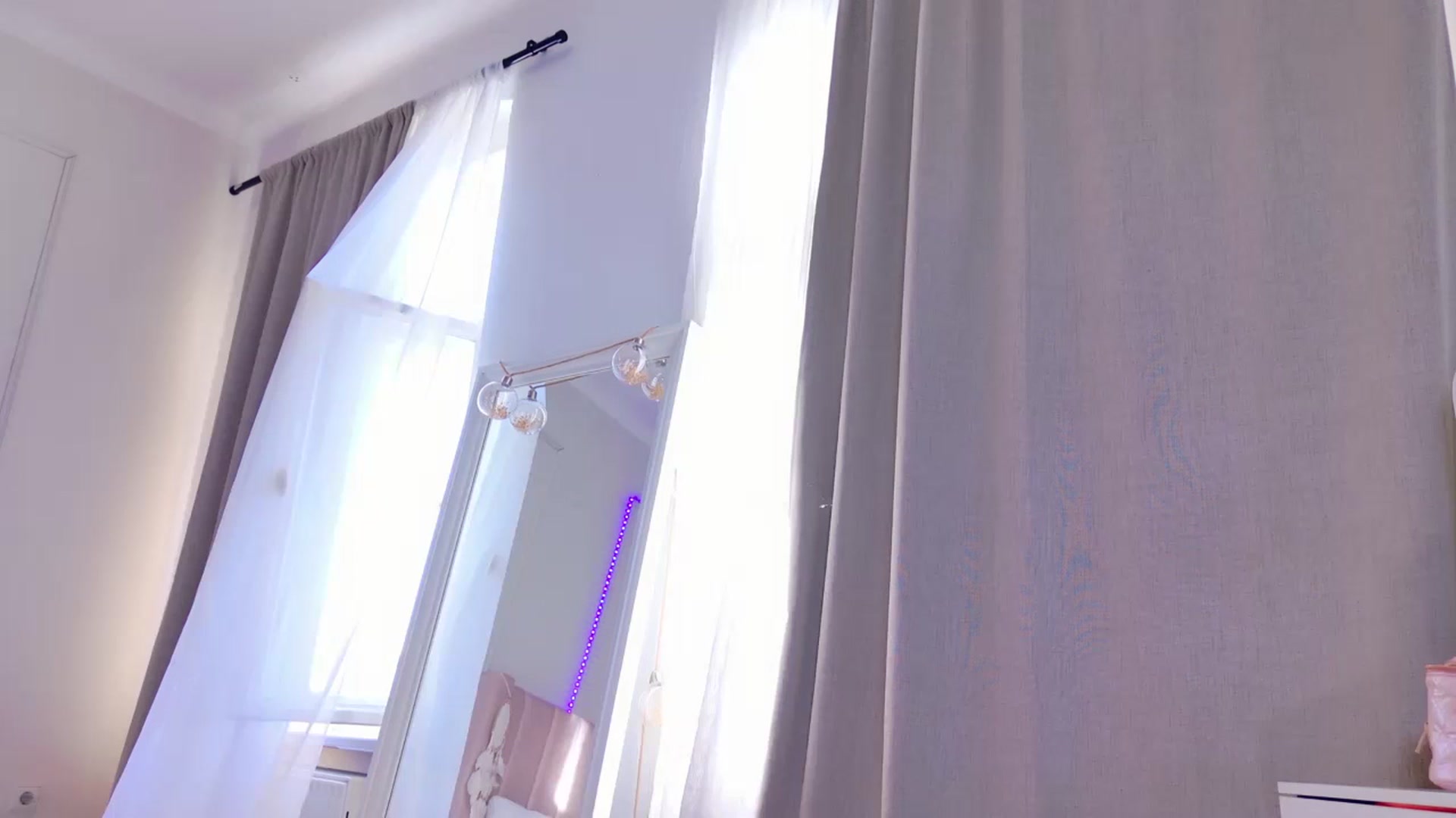 Gallery image thumbnail from LolaNiceAss1's myfreecams stream on, 03/19/2025, 15:35 image 19 of 20