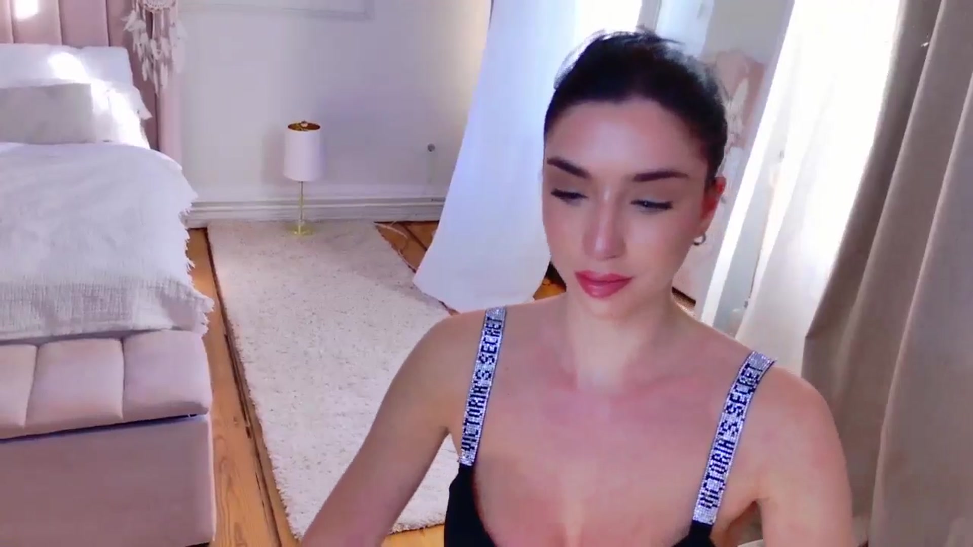 Gallery image thumbnail from LolaNiceAss1's myfreecams stream on, 03/19/2025, 15:35 image 20 of 20