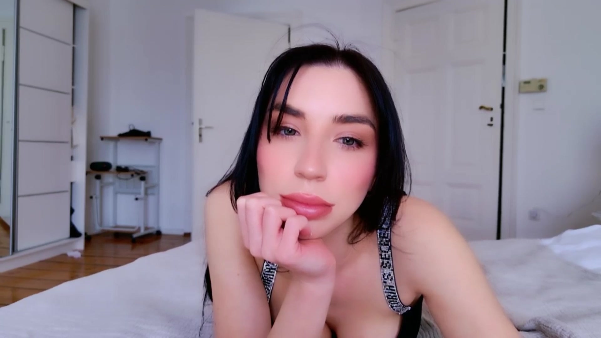 Gallery image thumbnail from LolaNiceAss1's myfreecams stream on, 03/20/2025, 10:46 image 13 of 20