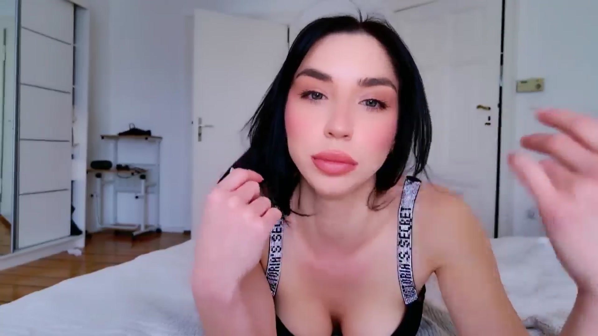Gallery image thumbnail from LolaNiceAss1's myfreecams stream on, 03/20/2025, 10:46 image 12 of 20