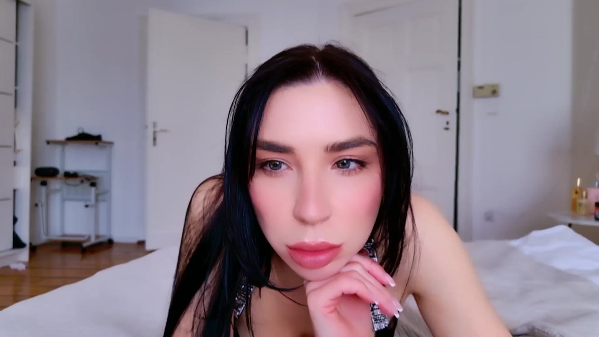 Gallery image thumbnail from LolaNiceAss1's myfreecams stream on, 03/20/2025, 10:46 image 17 of 20