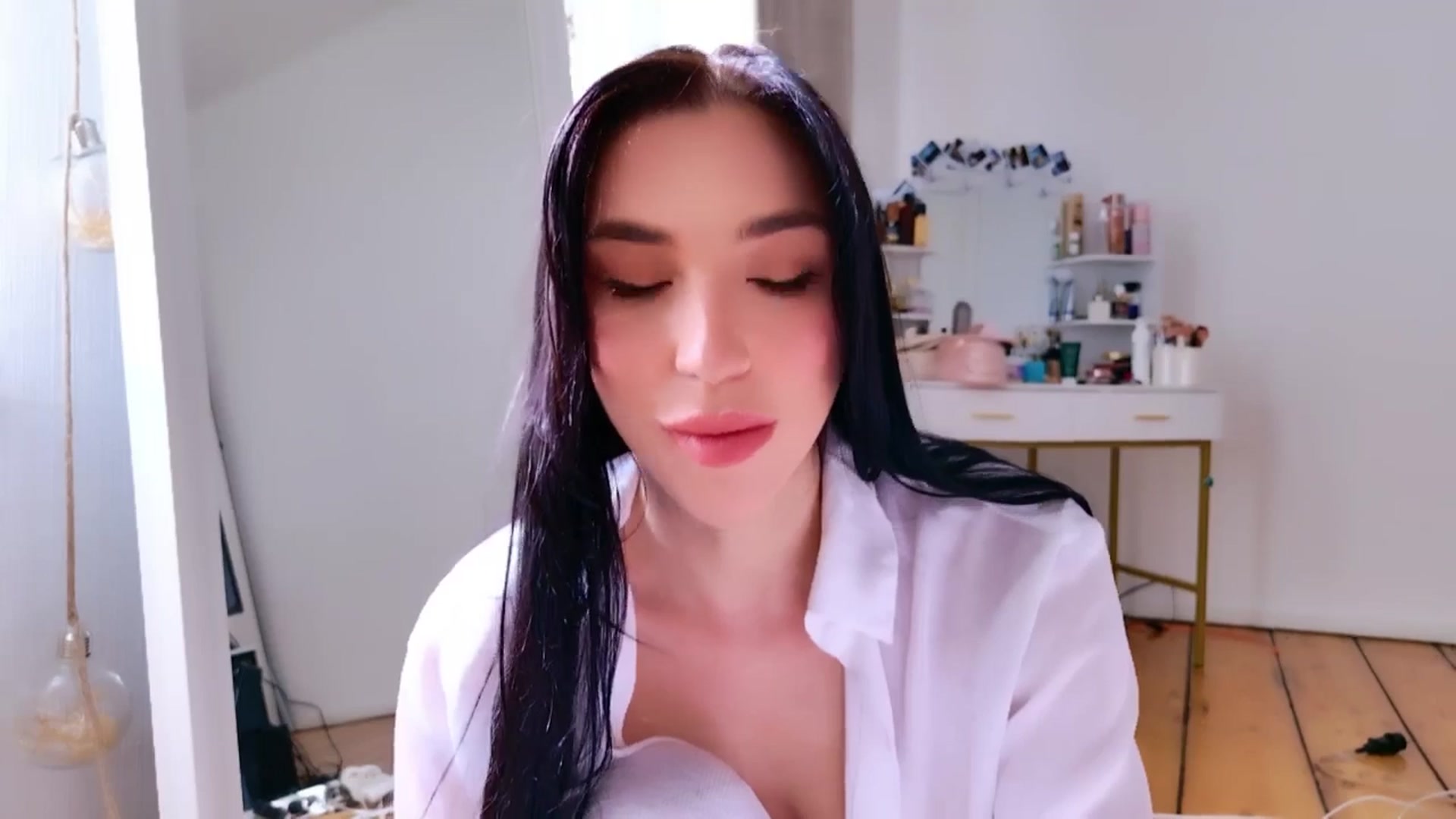 Gallery image thumbnail from LolaNiceAss1's myfreecams stream on, 03/20/2025, 12:09 image 14 of 20