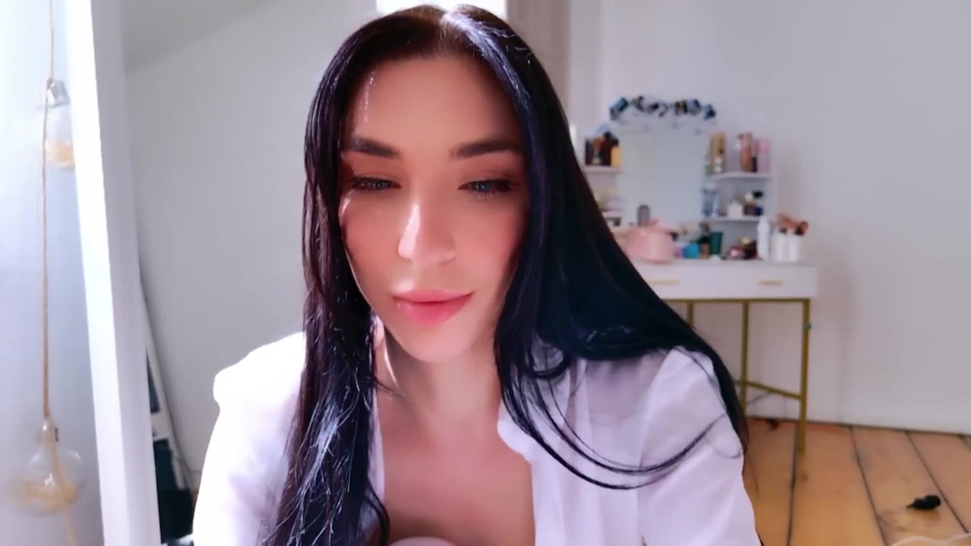 Gallery image thumbnail from LolaNiceAss1's myfreecams stream on, 03/20/2025, 12:09 image 15 of 20