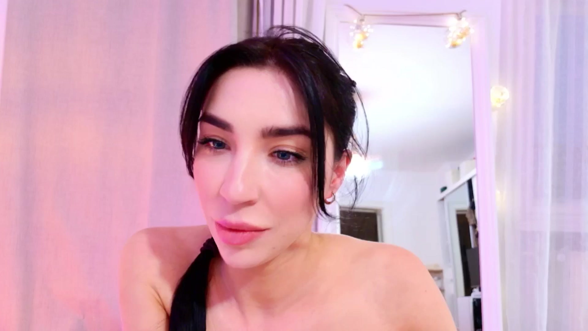 Gallery image thumbnail from LolaNiceAss1's myfreecams stream on, 03/27/2025, 18:31 image 4 of 20