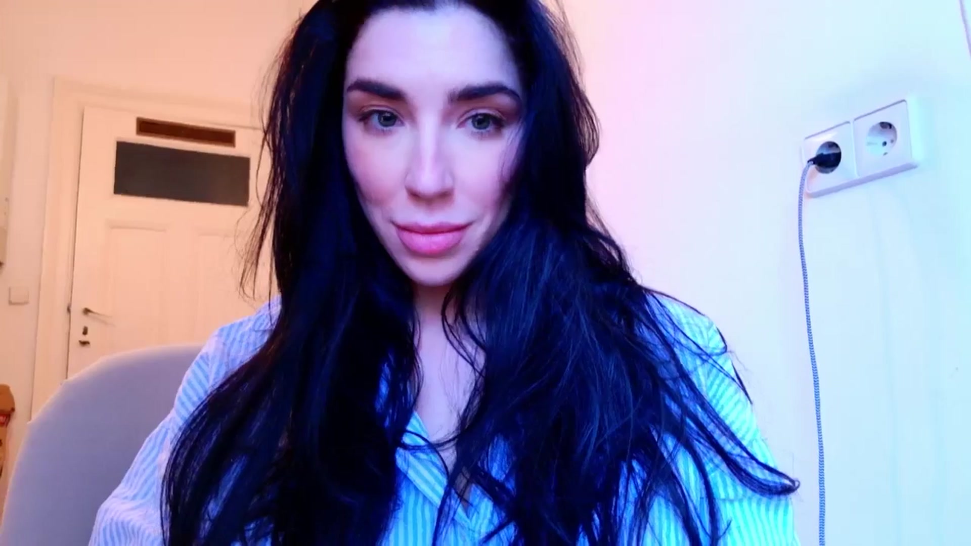 Gallery image thumbnail from LolaNiceAss1's myfreecams stream on, 03/28/2025, 17:24 image 6 of 20