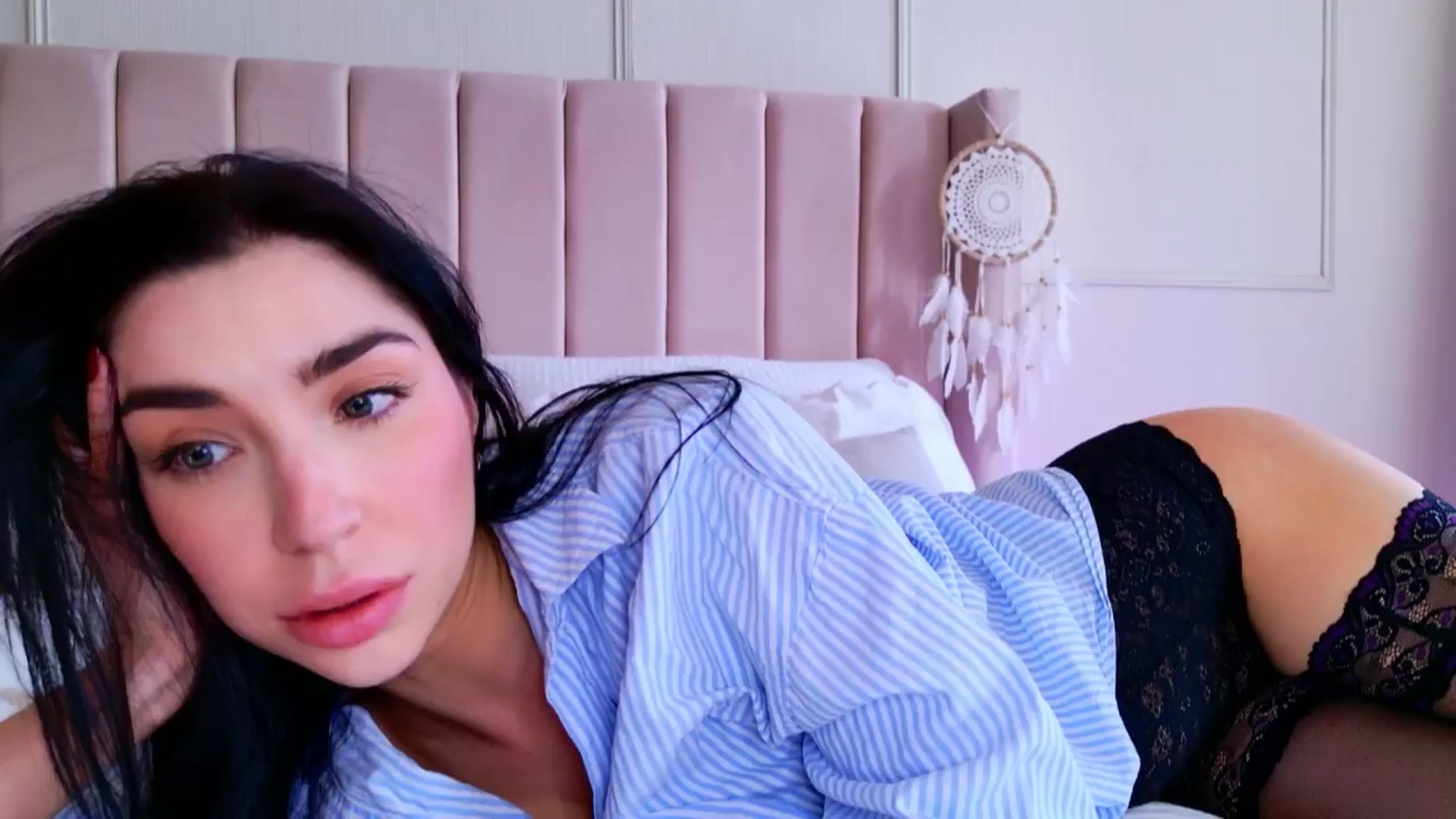 Gallery image thumbnail from LolaNiceAss1's myfreecams stream on, 03/28/2025, 17:24 image 9 of 20